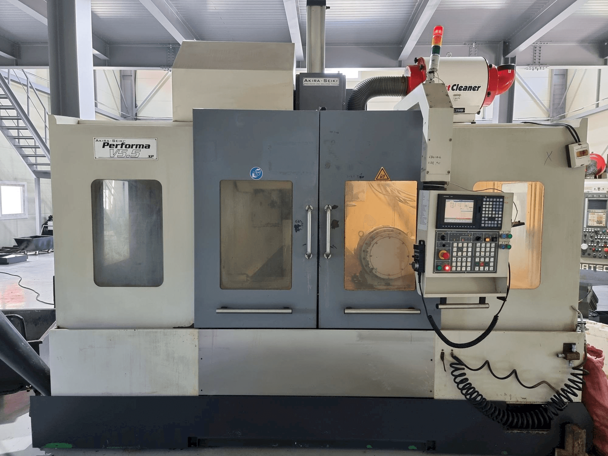 Makine Akira Seiki V5.5 - Önden görünüm