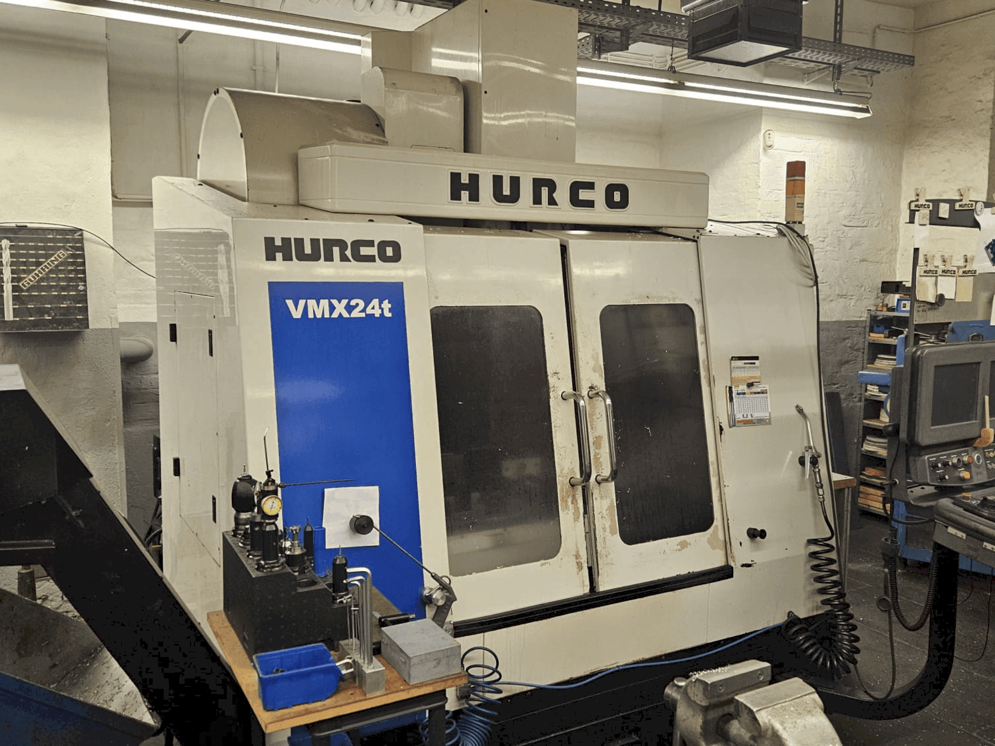 Makine Hurco VMX 24t - Önden görünüm