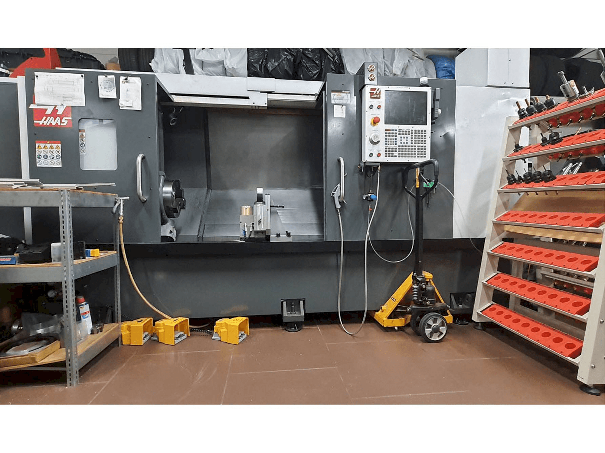 Makine HAAS ST-30L - Önden görünüm