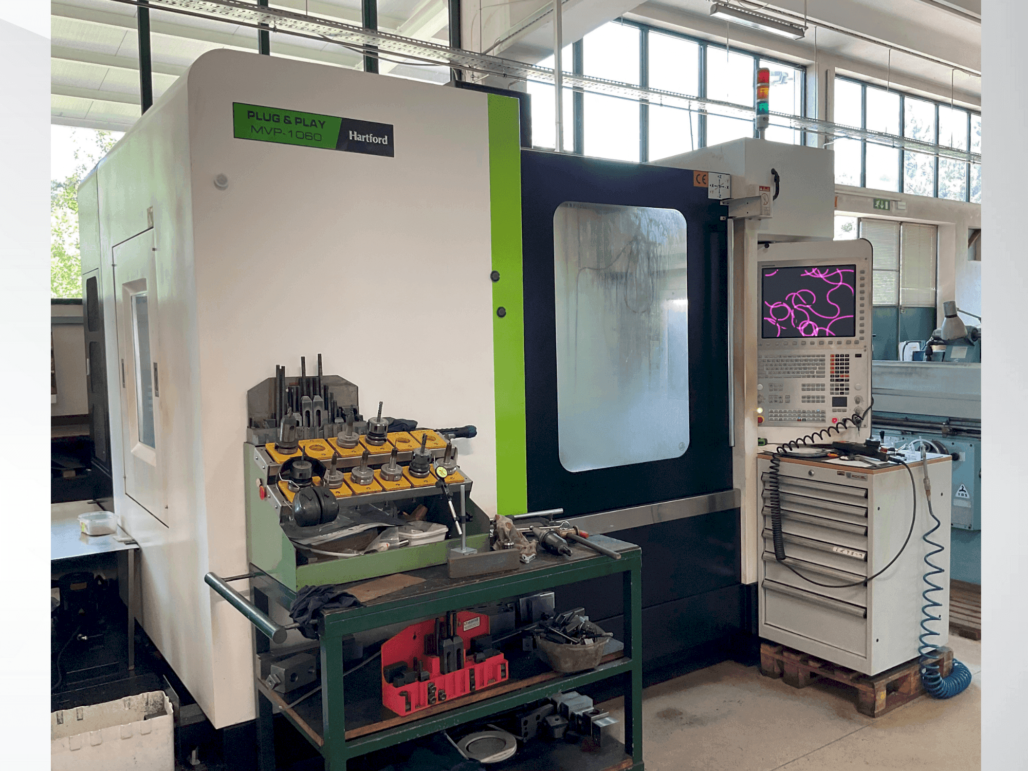 Makine HARTFORD MVP-1060AD - Önden görünüm