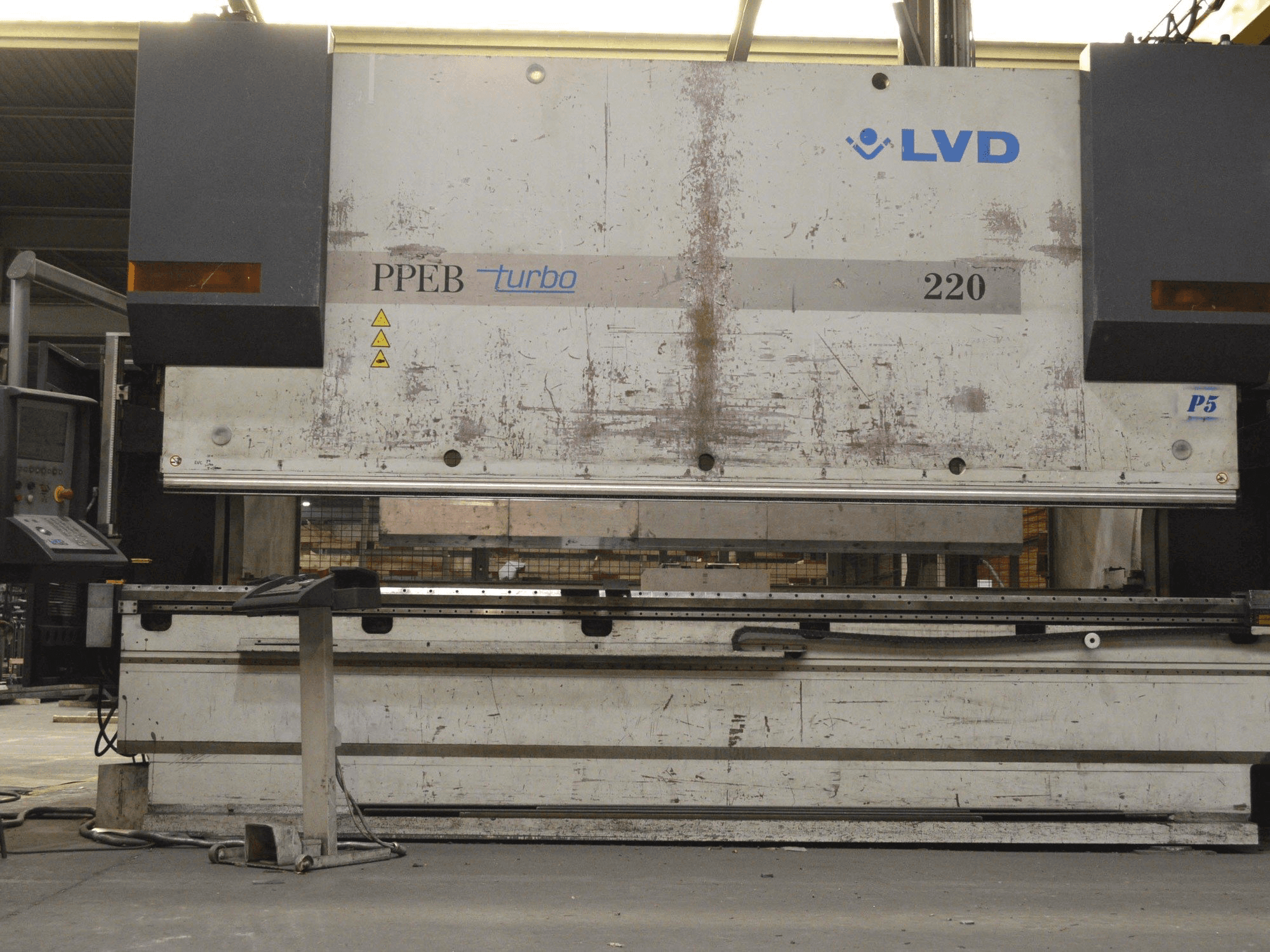 Makine LVD PPEB 220/42 - Önden görünüm