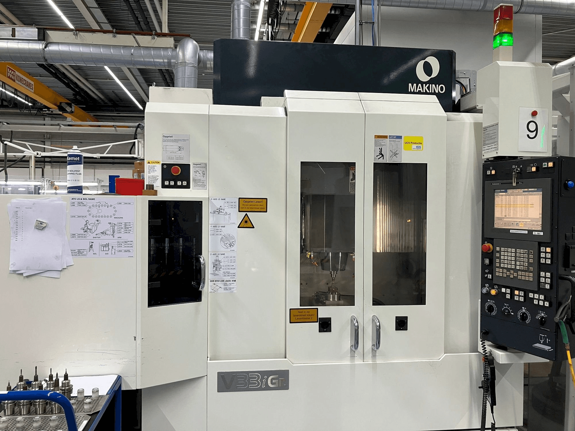 Makine Makino V33i Graphite - Önden görünüm