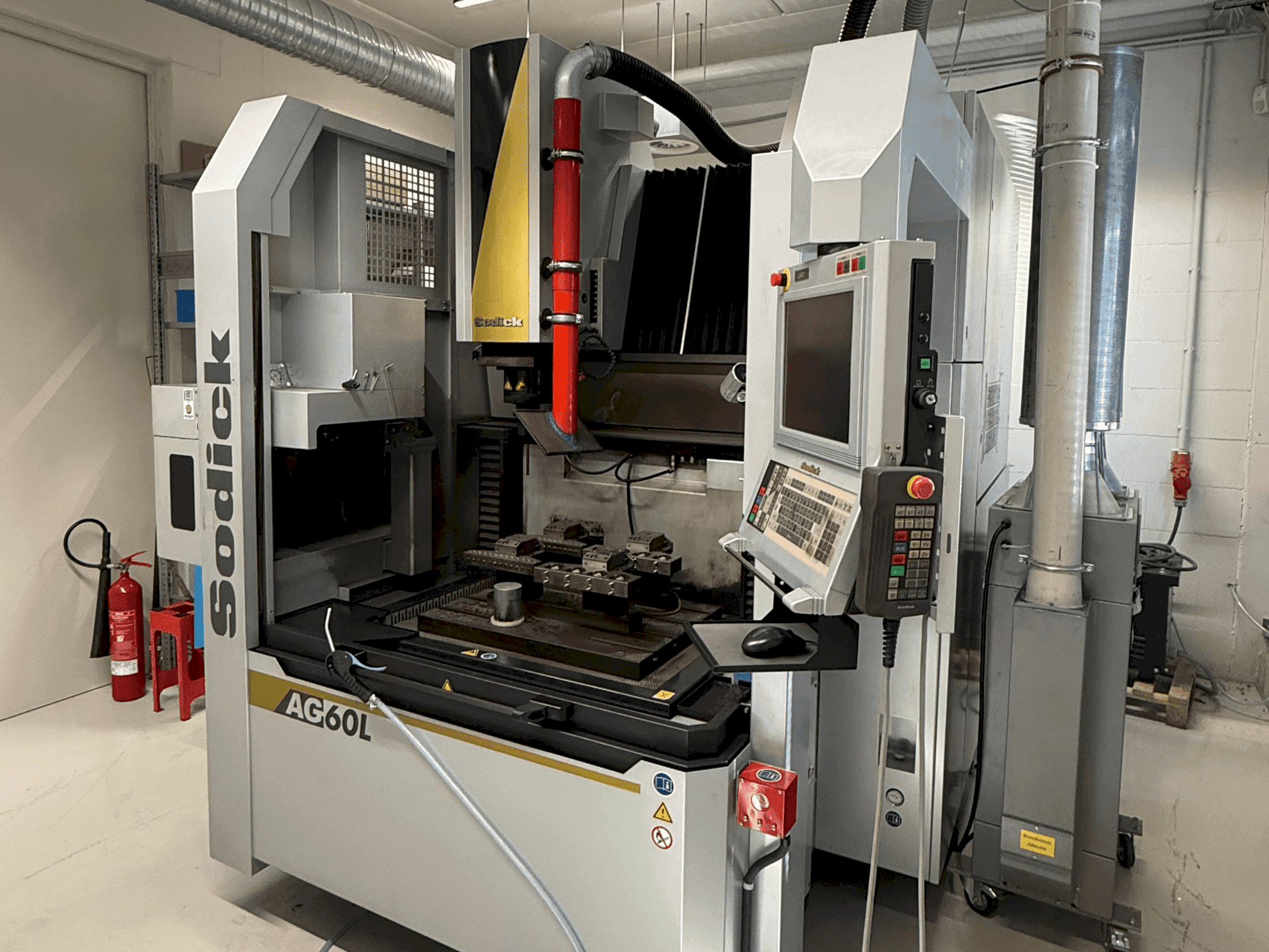 Makine Sodick AG60L - Önden görünüm