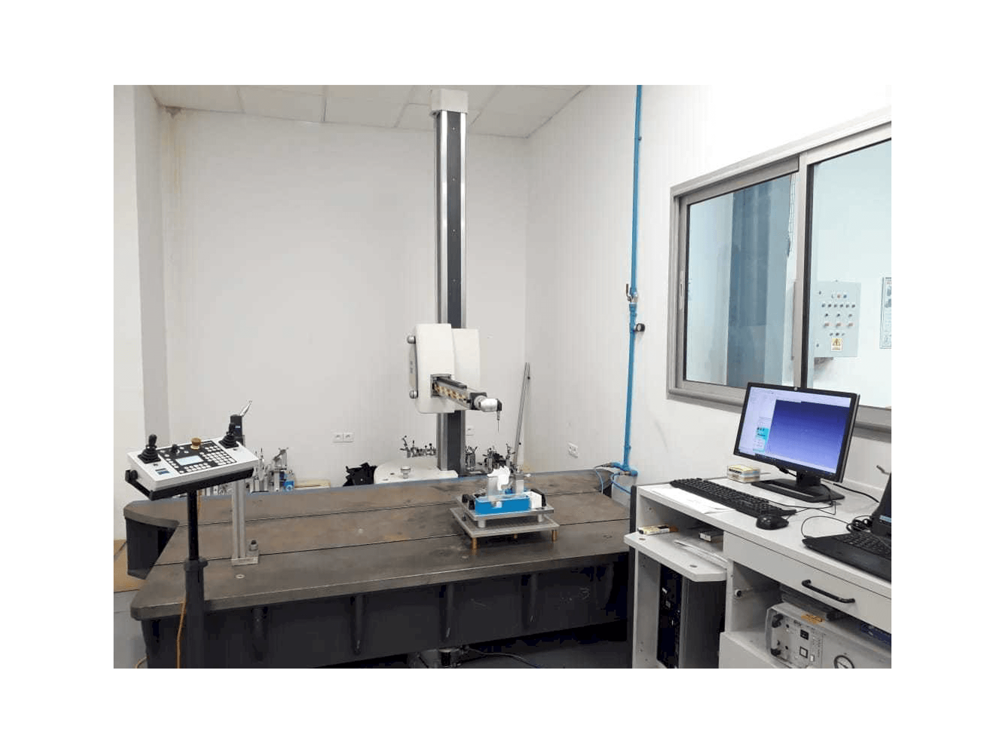 Makine ZEISS Carmet CNC - Önden görünüm