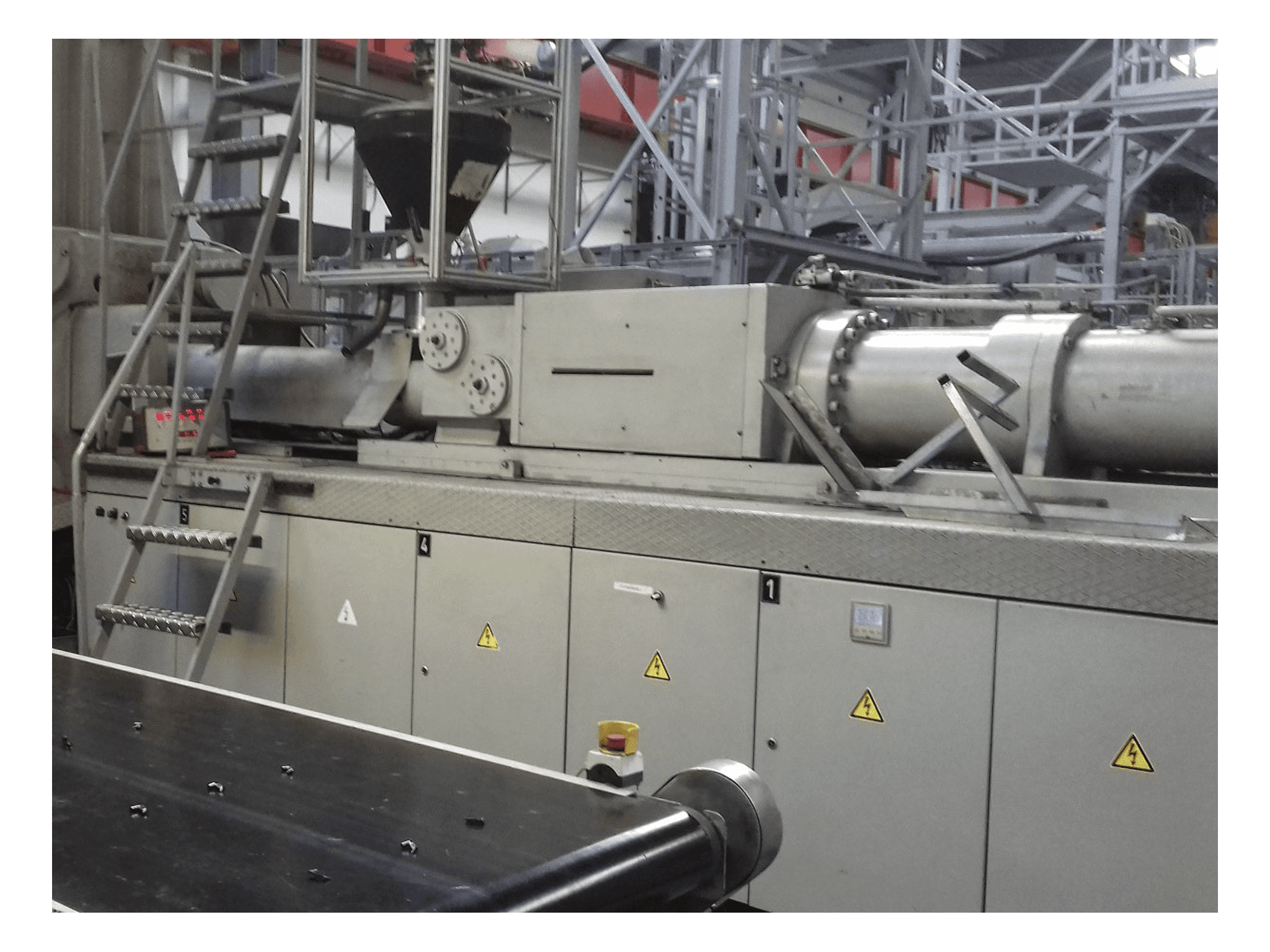 Makine Krauss Maffei - Sağ taraf görünümü 650-4350 BM