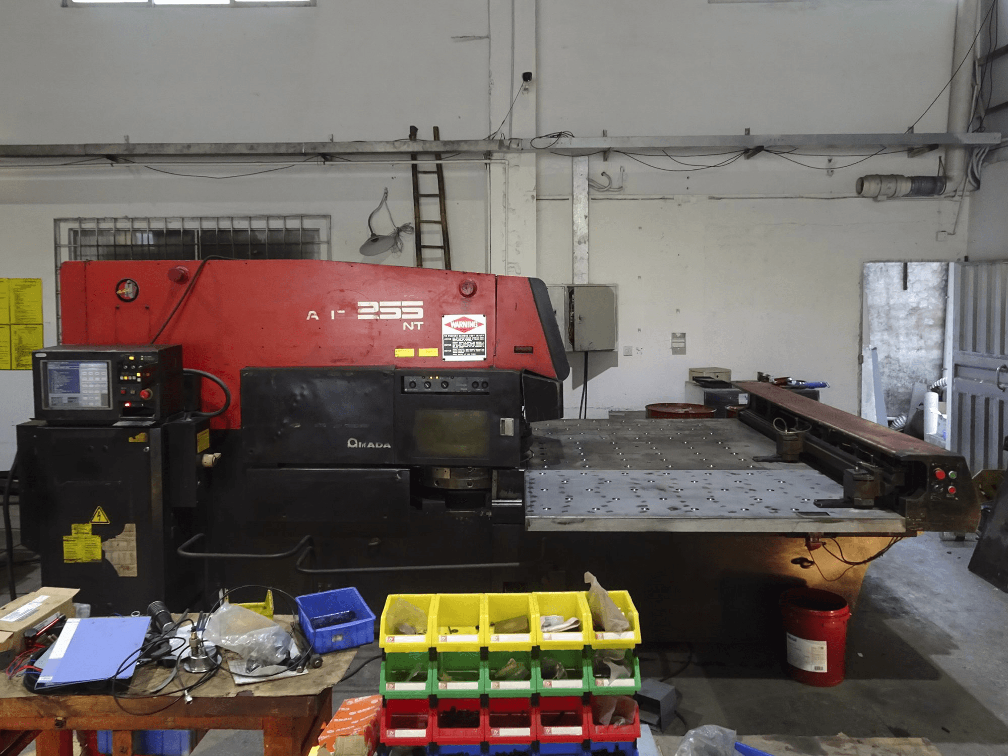 Makine AMADA - Önden görünüm ARIES 255NT