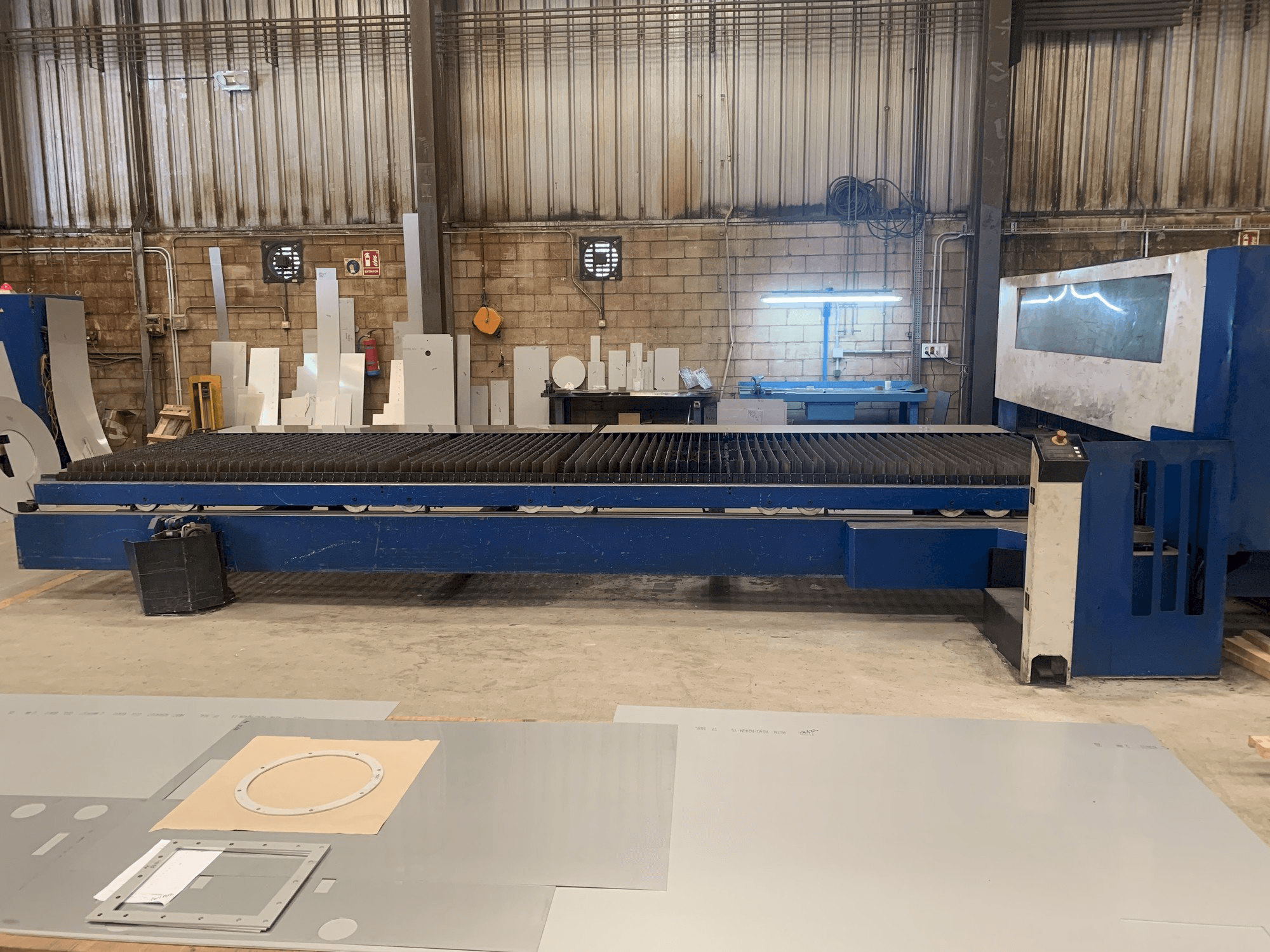 Makine Trumpf Trumatic L 6050 - Önden görünüm