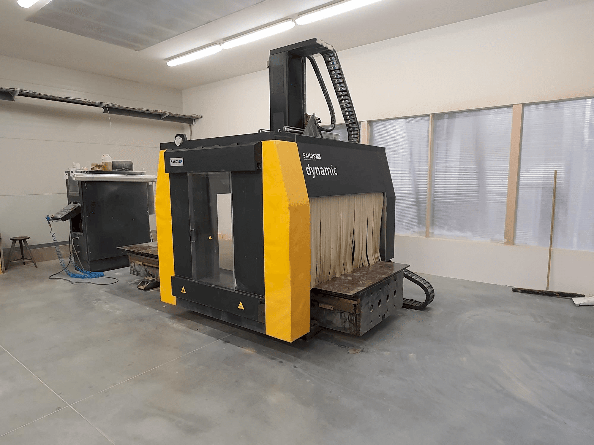 Makine Sahos Dynamic FC 3000 CNC 5X - Önden görünüm