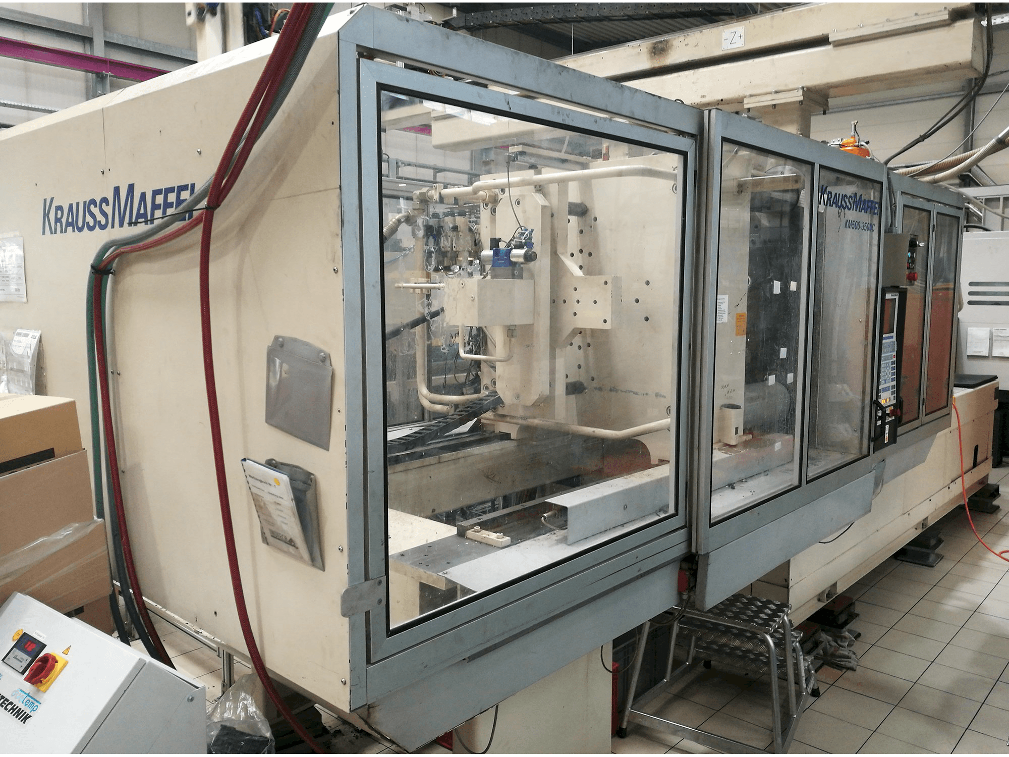 Makine Krauss Maffei - Sol görünüm KM 500-3500 C1