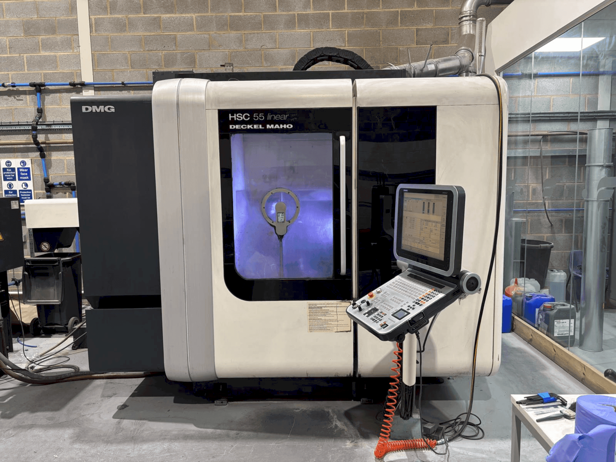 Makine DMG DECKEL MAHO HSC 55 linear - Önden görünüm