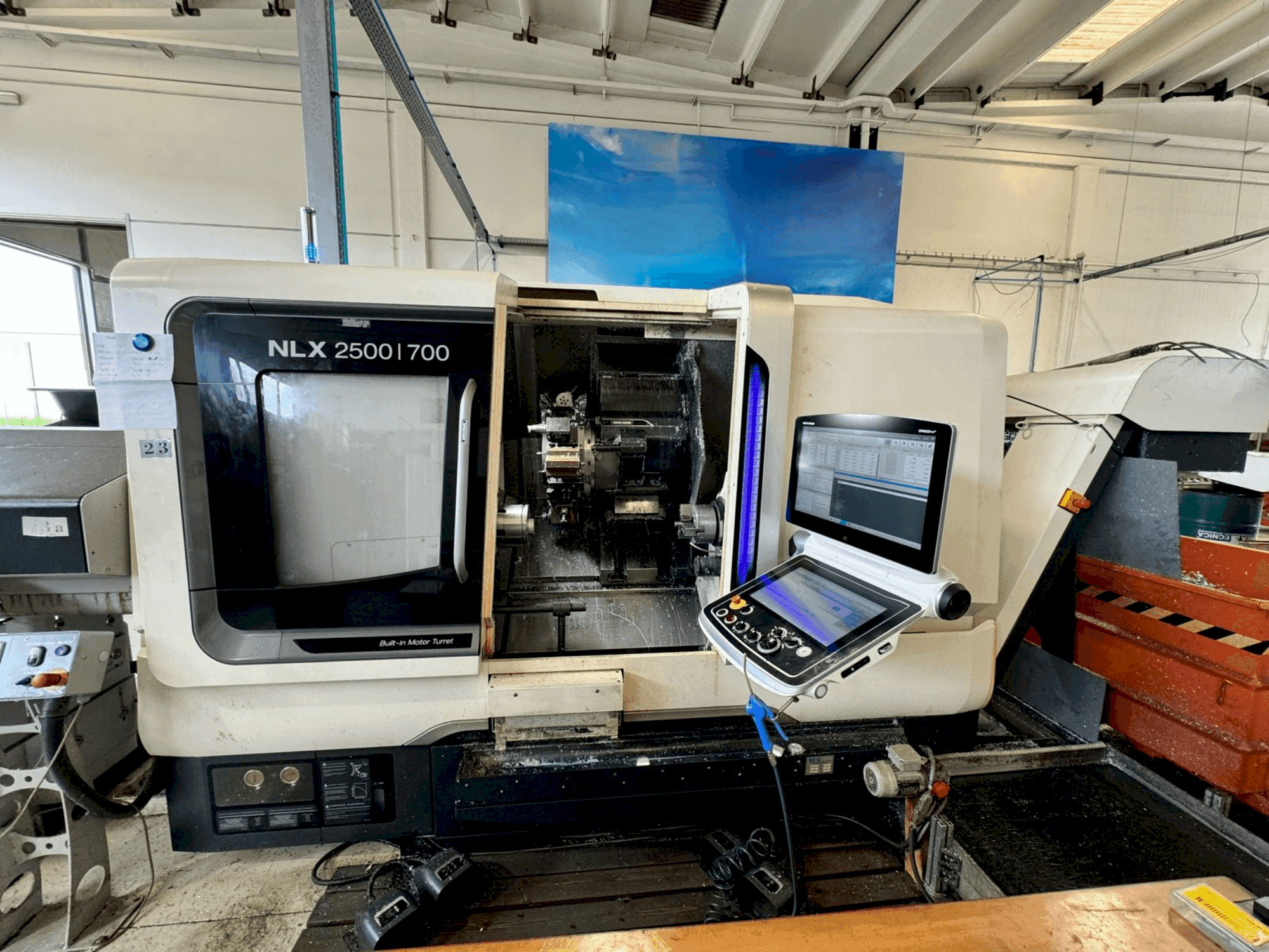 Makine DMG MORI NLX2500SY/700 - Önden görünüm