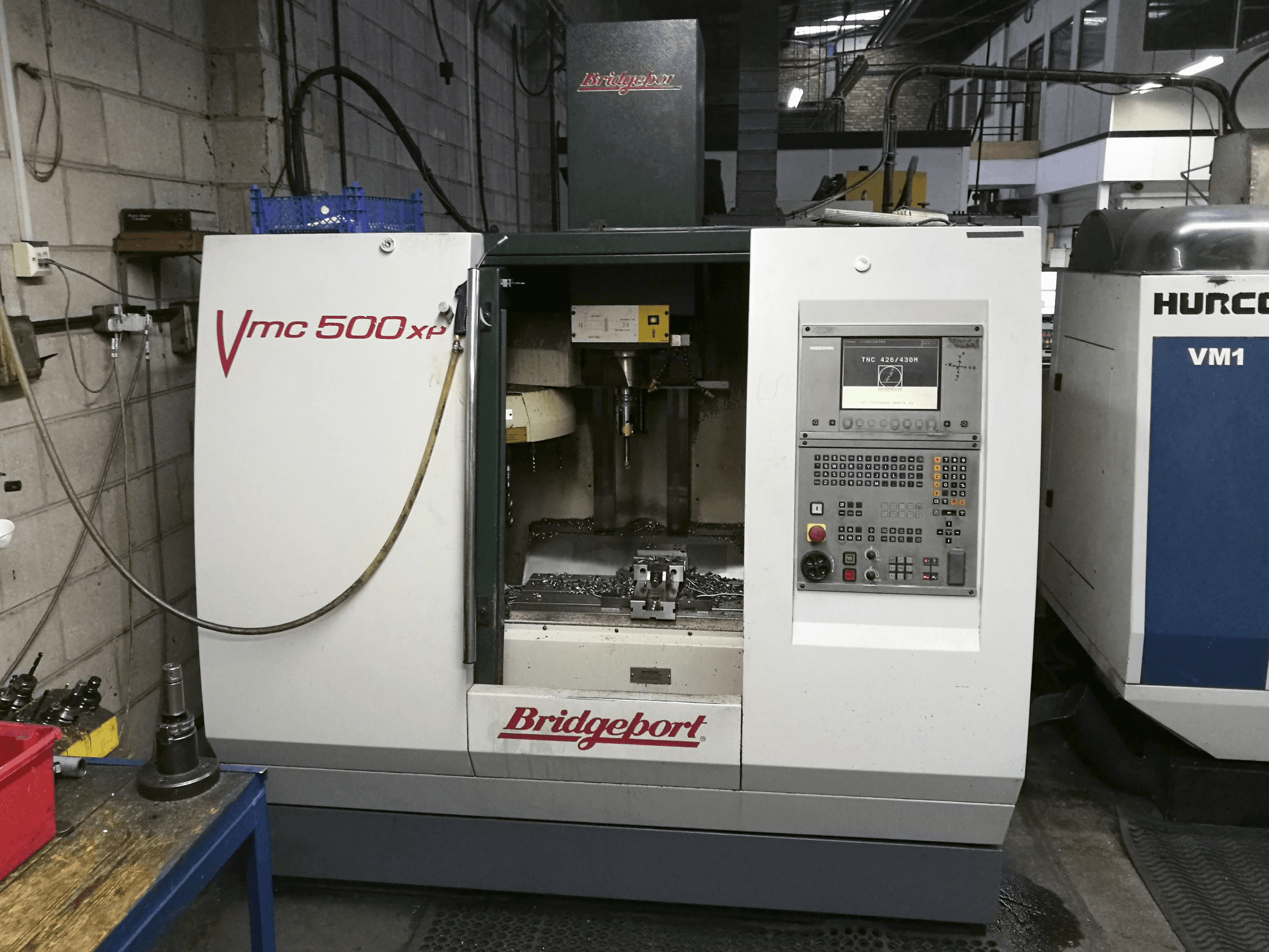 Makine Bridgeport - Sağdan görünüm VMC 500 XP