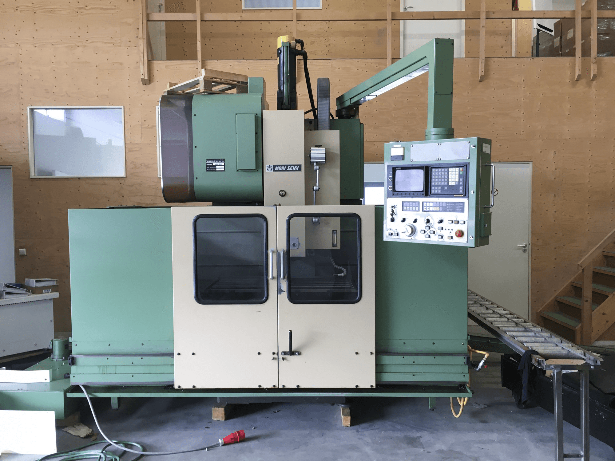 Makine MORI SEIKI - Önden görünüm MV-45/40