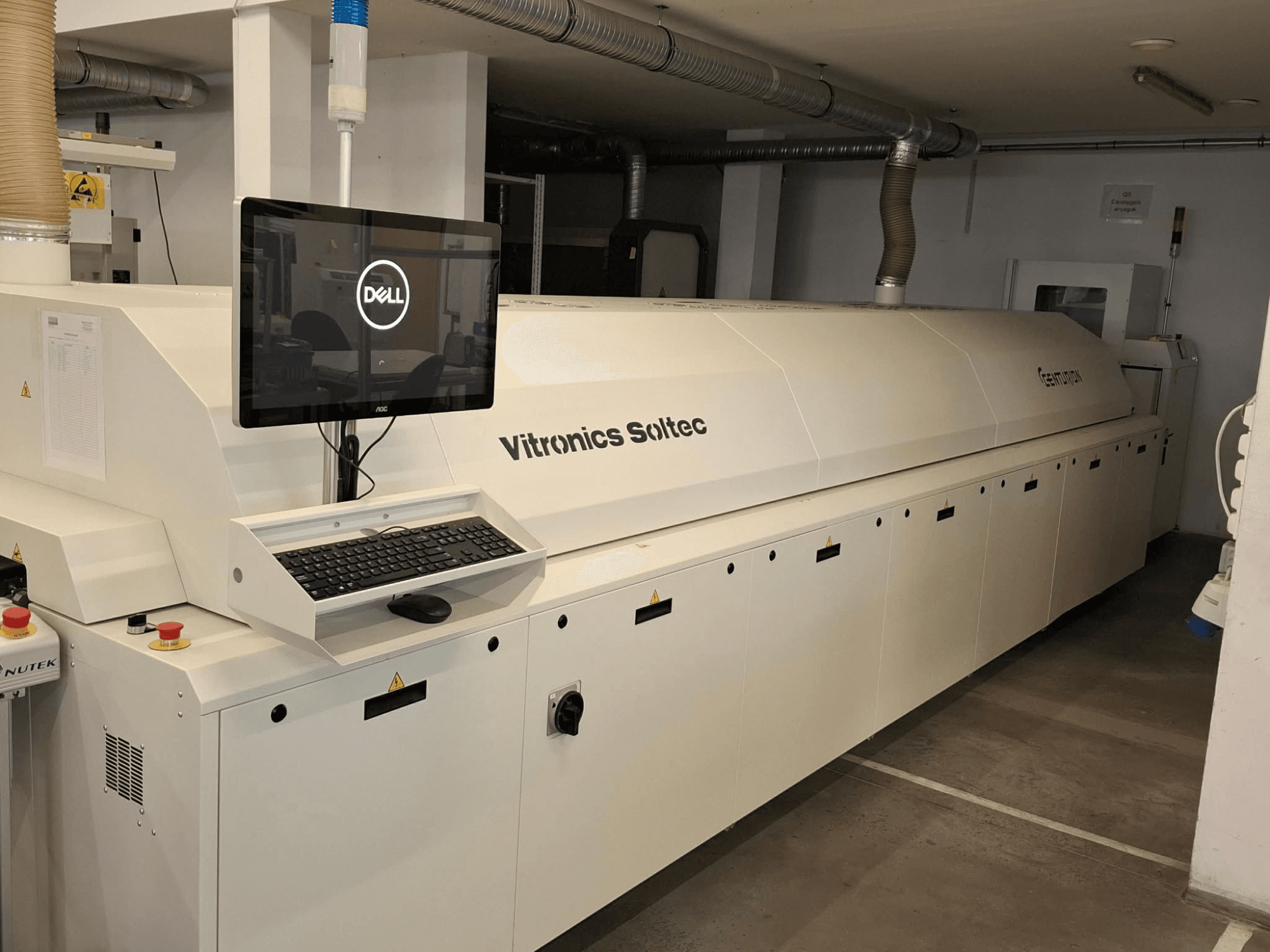 CENTURION CT930 otomasyon ekipmanının önden görünümü, klavye ve kontrol düğmelerine sahip bir Dell monitör içerir.