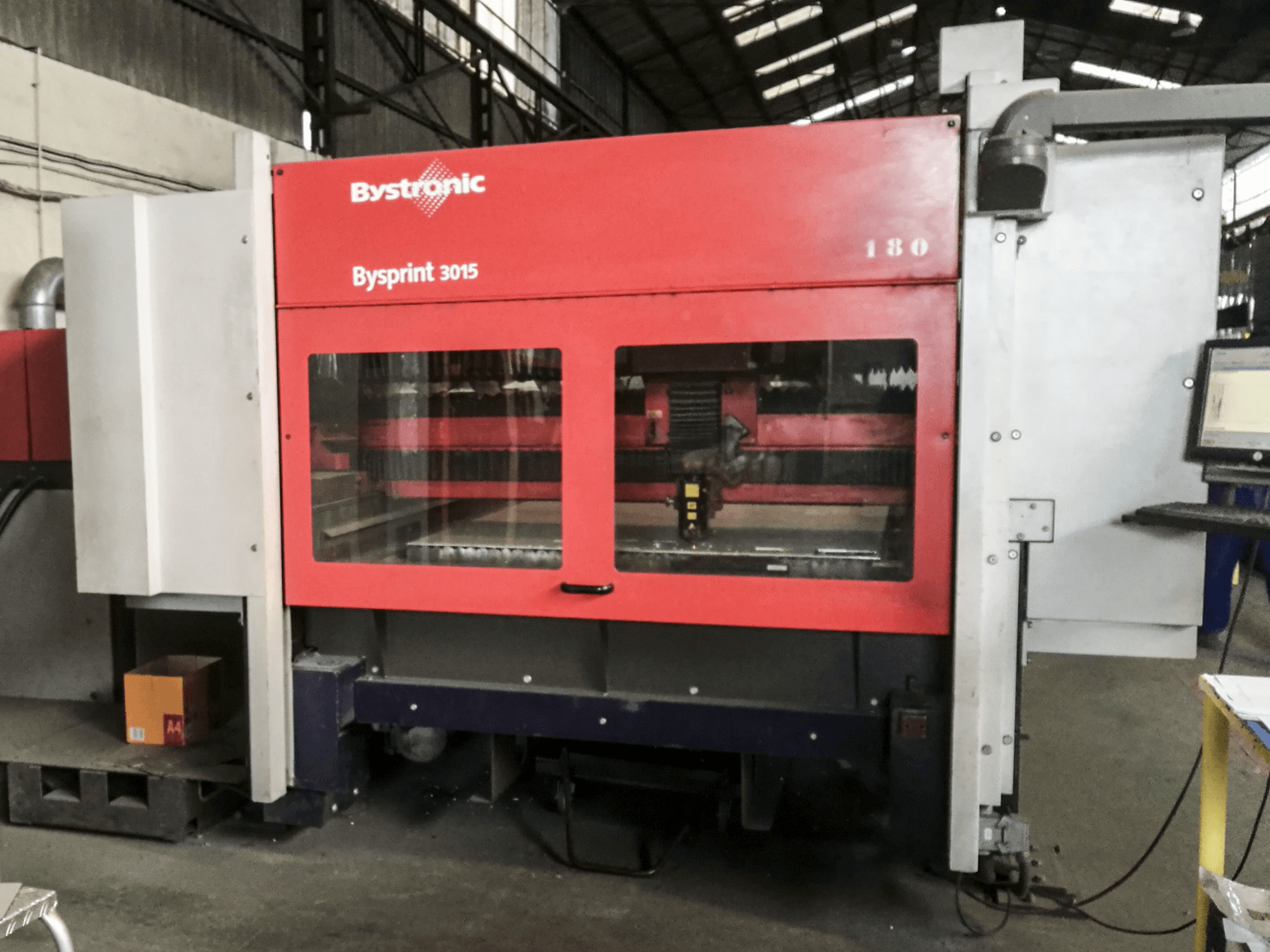 Makine Bystronic - Önden görünüm BySprint 3015