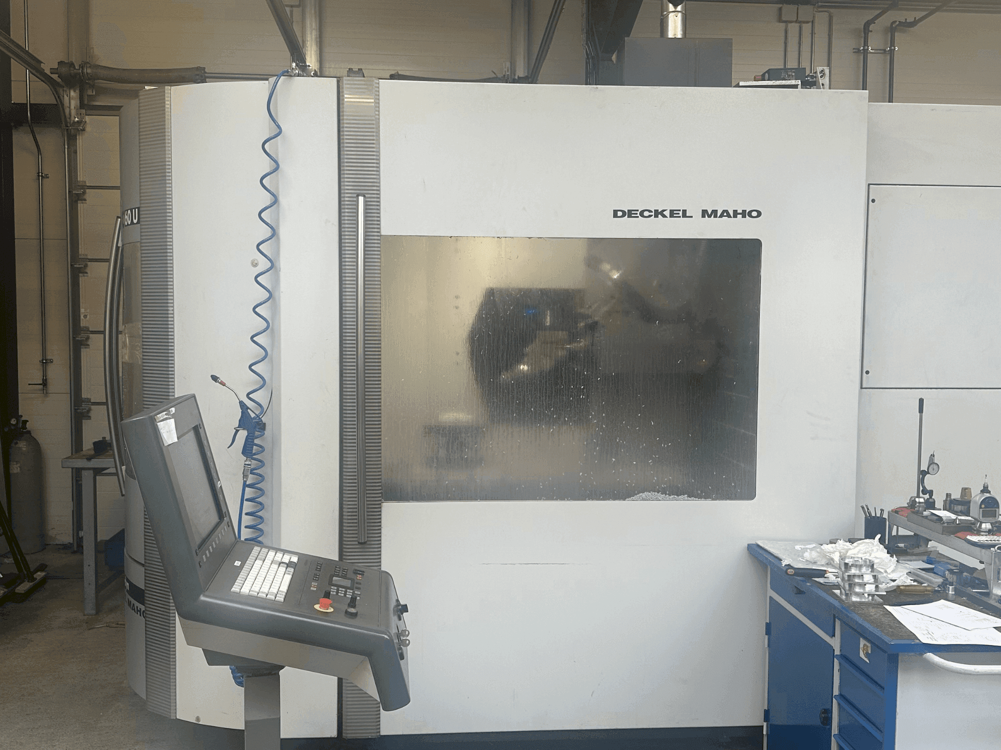 Makine DECKEL MAHO DMC 60U HiDyn - Önden görünüm