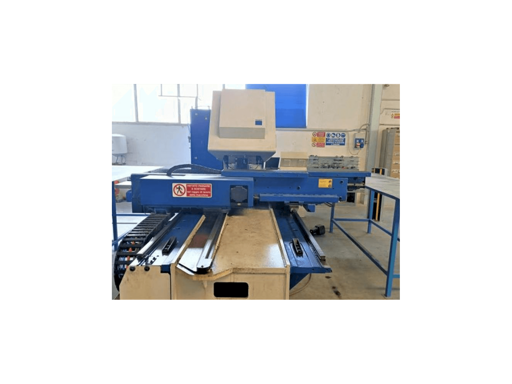 Makine Trumpf rumatic 2000R - Önden görünüm