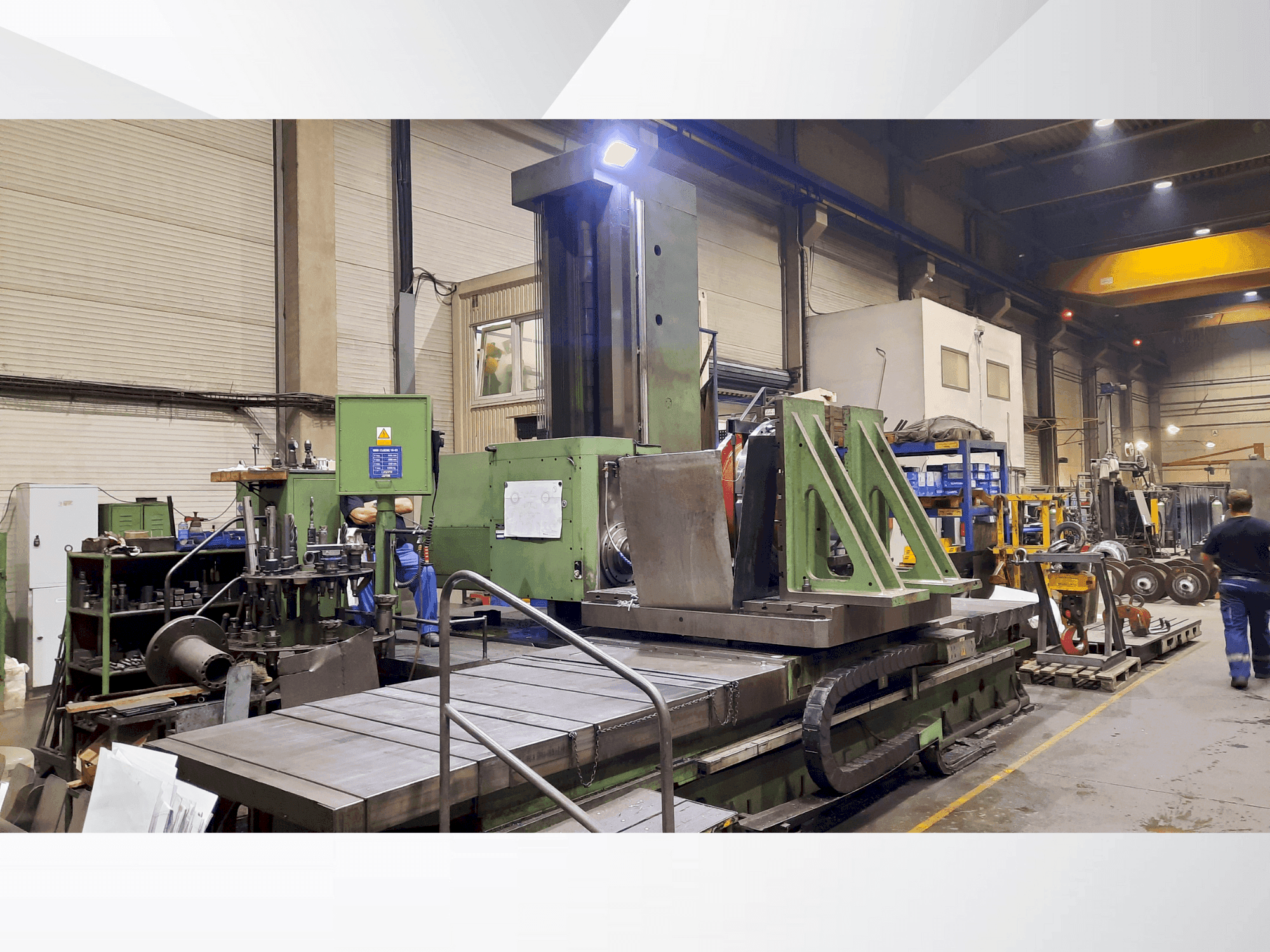 Makine TOS WHN 13.8 CNC - Önden görünüm