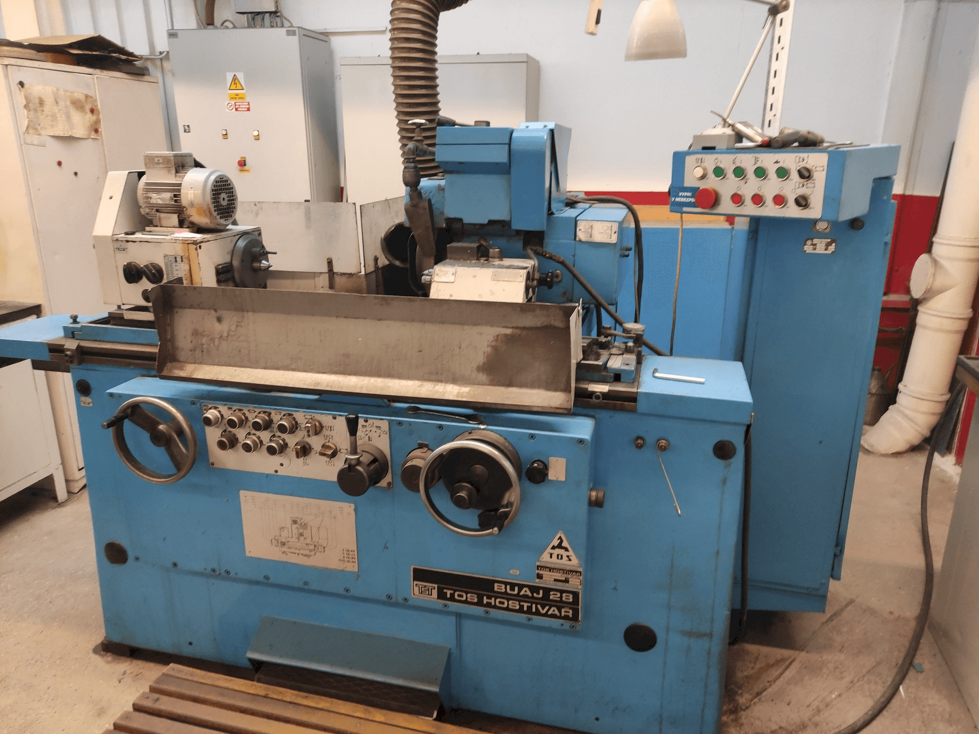 Makine TOS BUAJ 28 - Önden görünüm