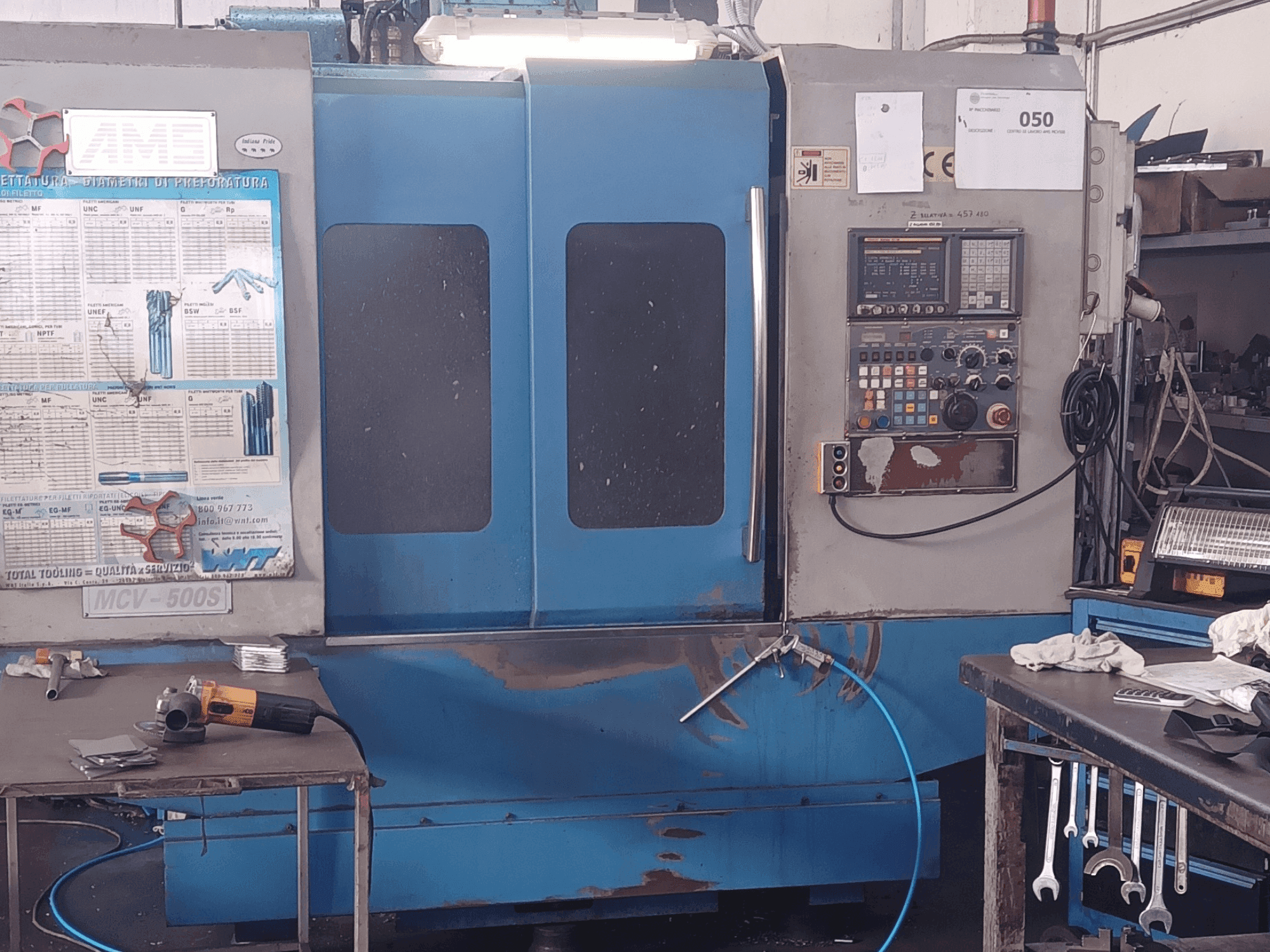 Makine MORI SEIKI MCV 500 - Önden görünüm