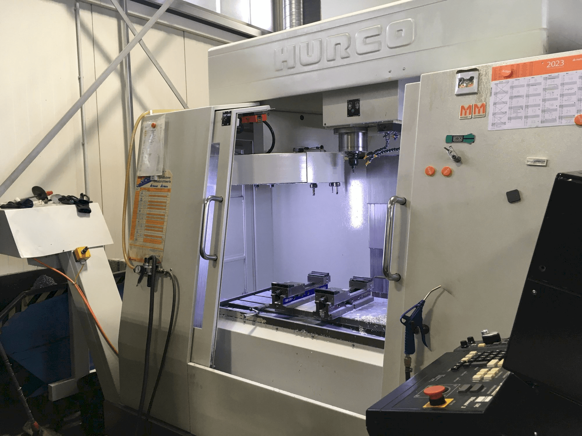 Makine Hurco BAC 30 HTM - Önden görünüm