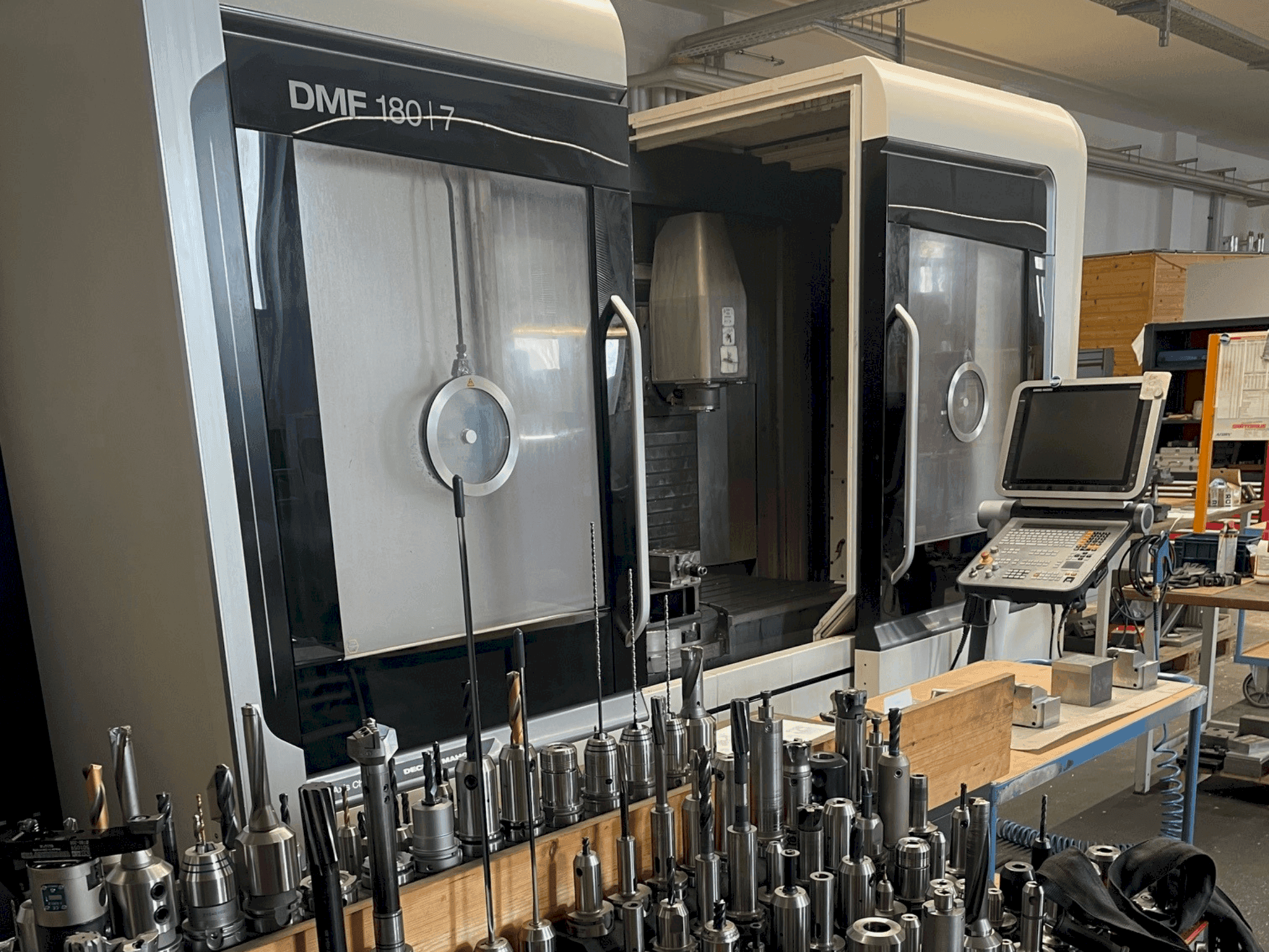 Makine DMG MORI DMF 180/7 - Önden görünüm