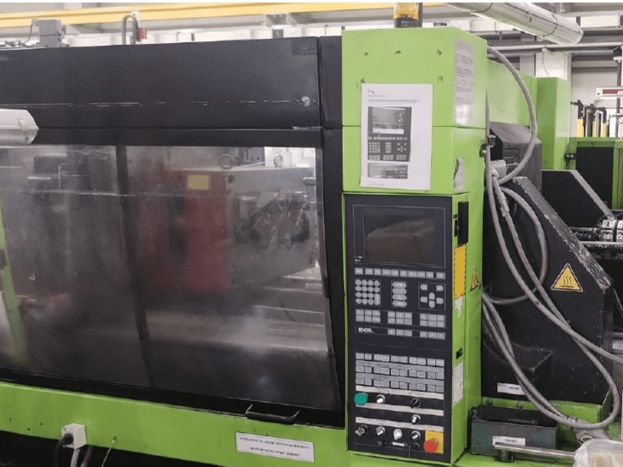 Engel ES 1050/275 HL-V hidrolik enjeksiyon kalıplama makinesi; kontrol paneli ve çalışma detaylarını gösteren yan görünüm.