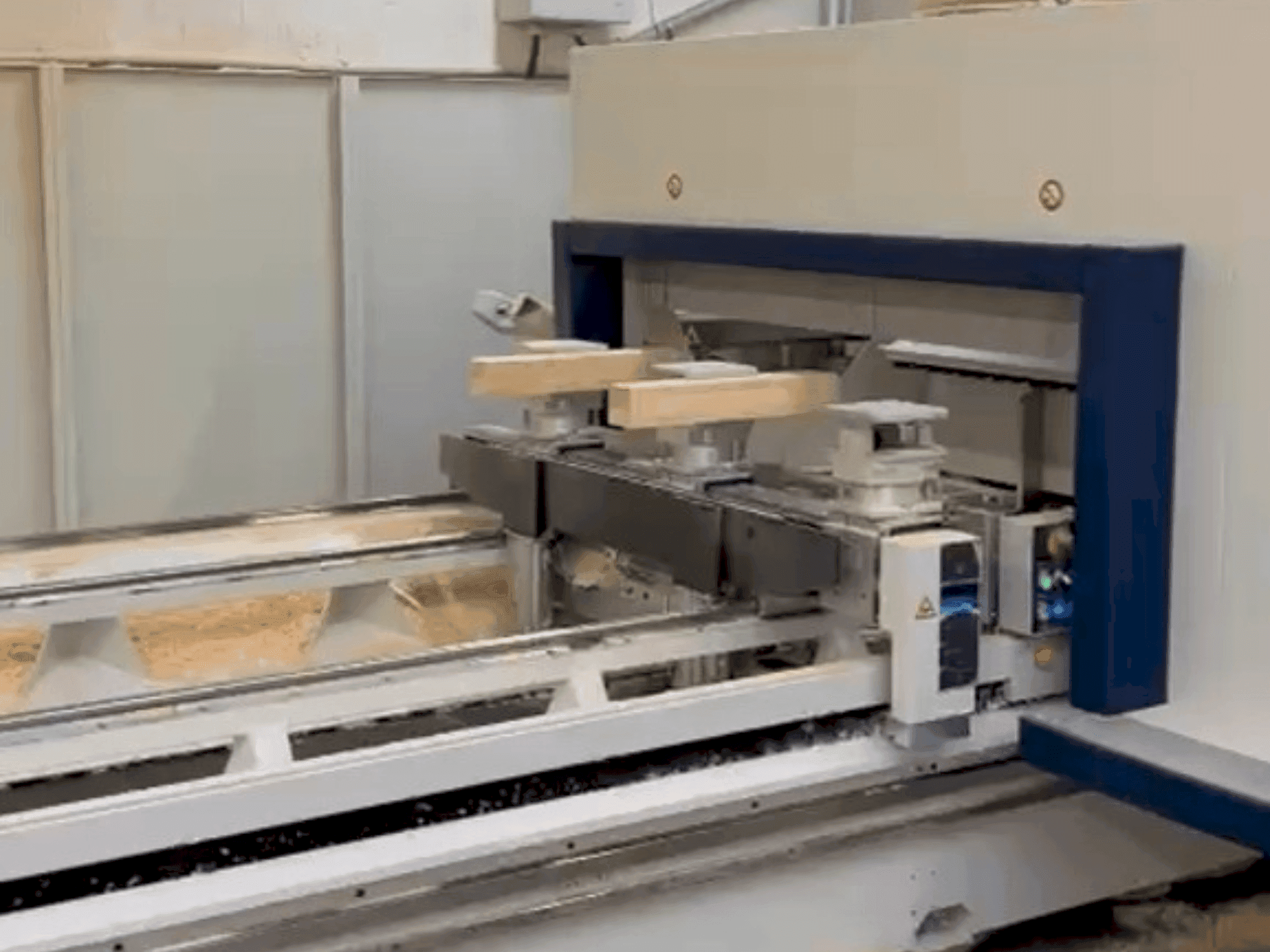 Makine SCM Accord 500 - Önden görünüm