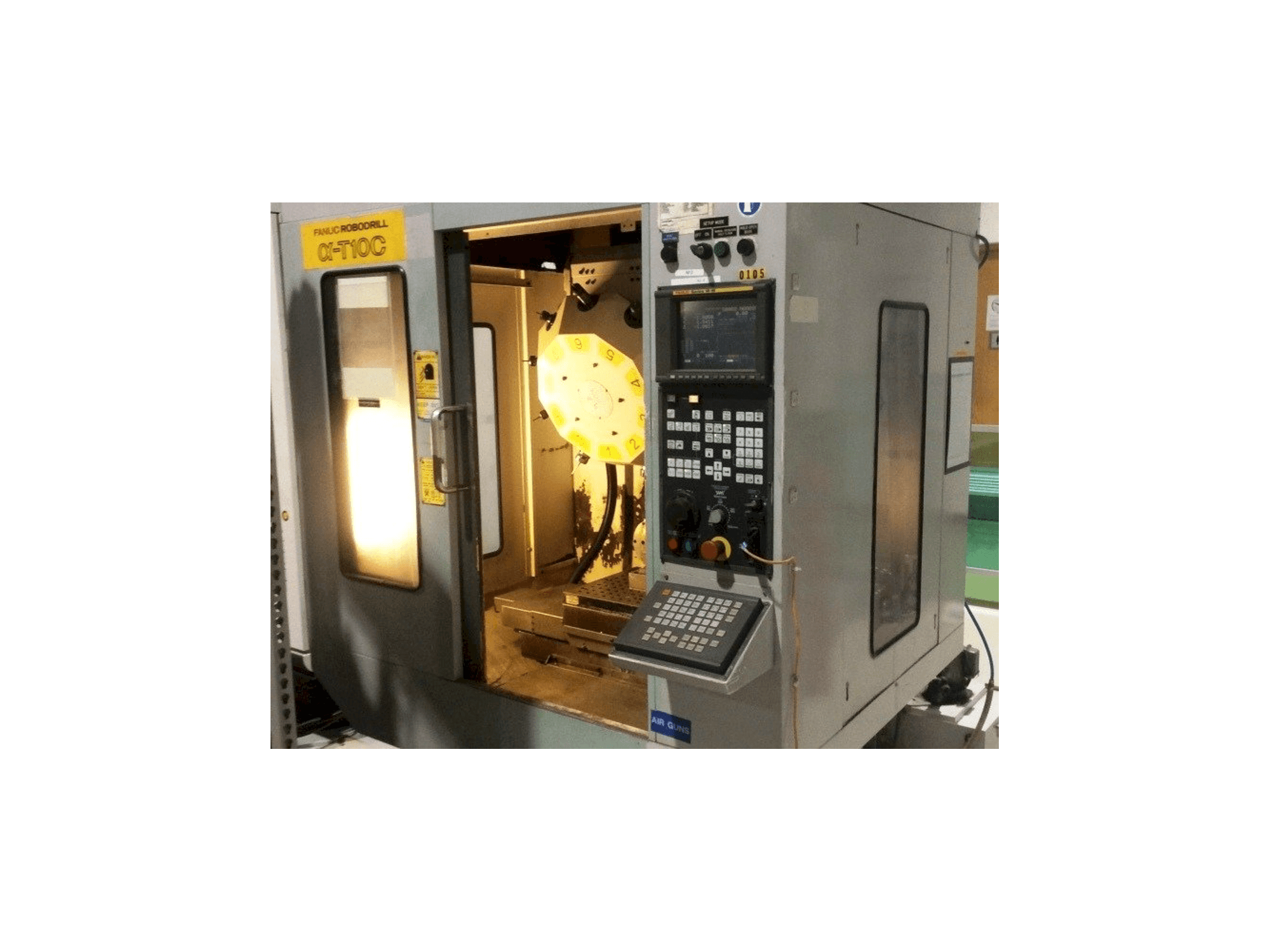 Makine FANUC RoboDrill Q-T10C - Önden görünüm