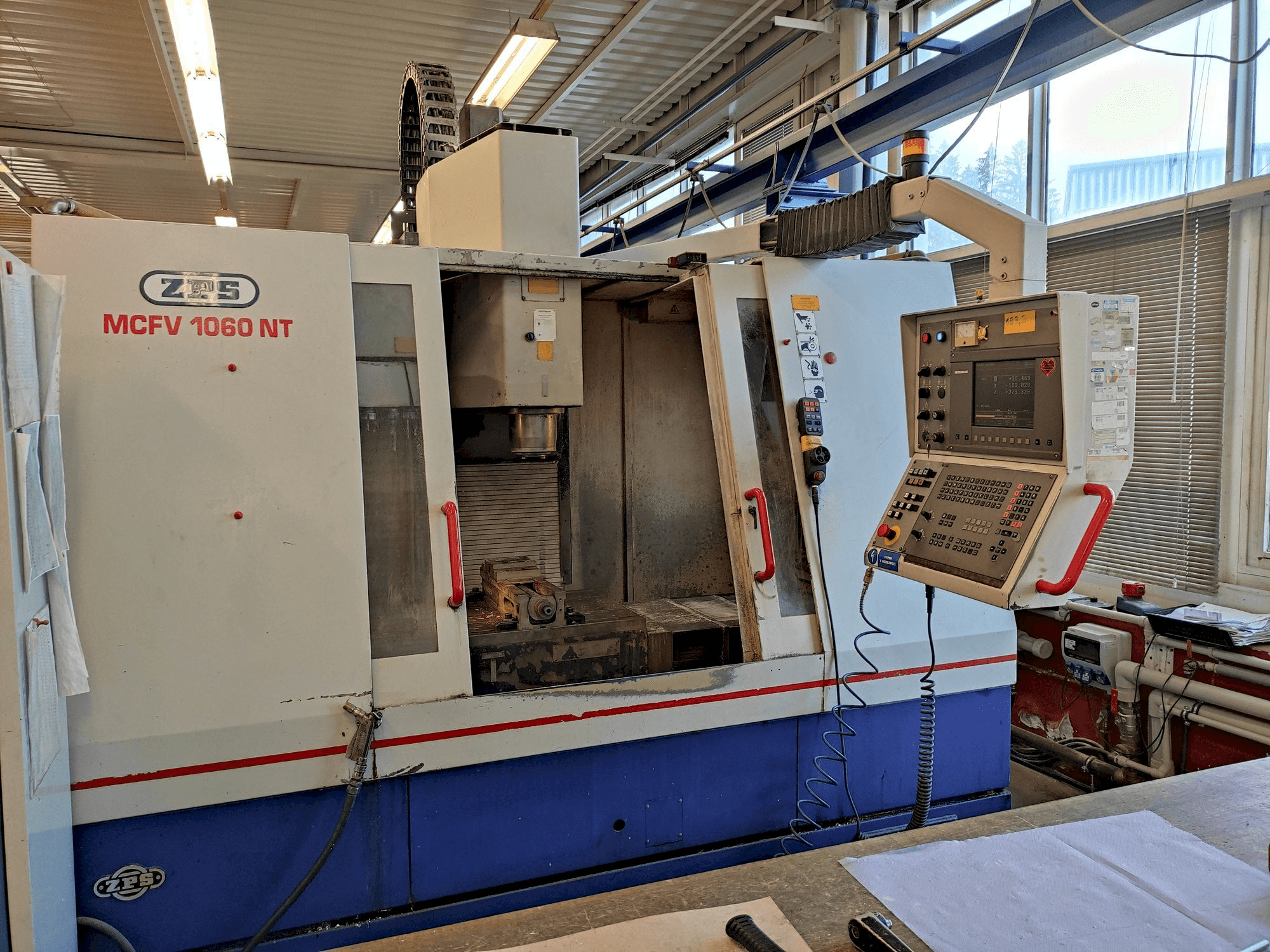 Makine ZPS MCFV 1060 NT - Önden görünüm