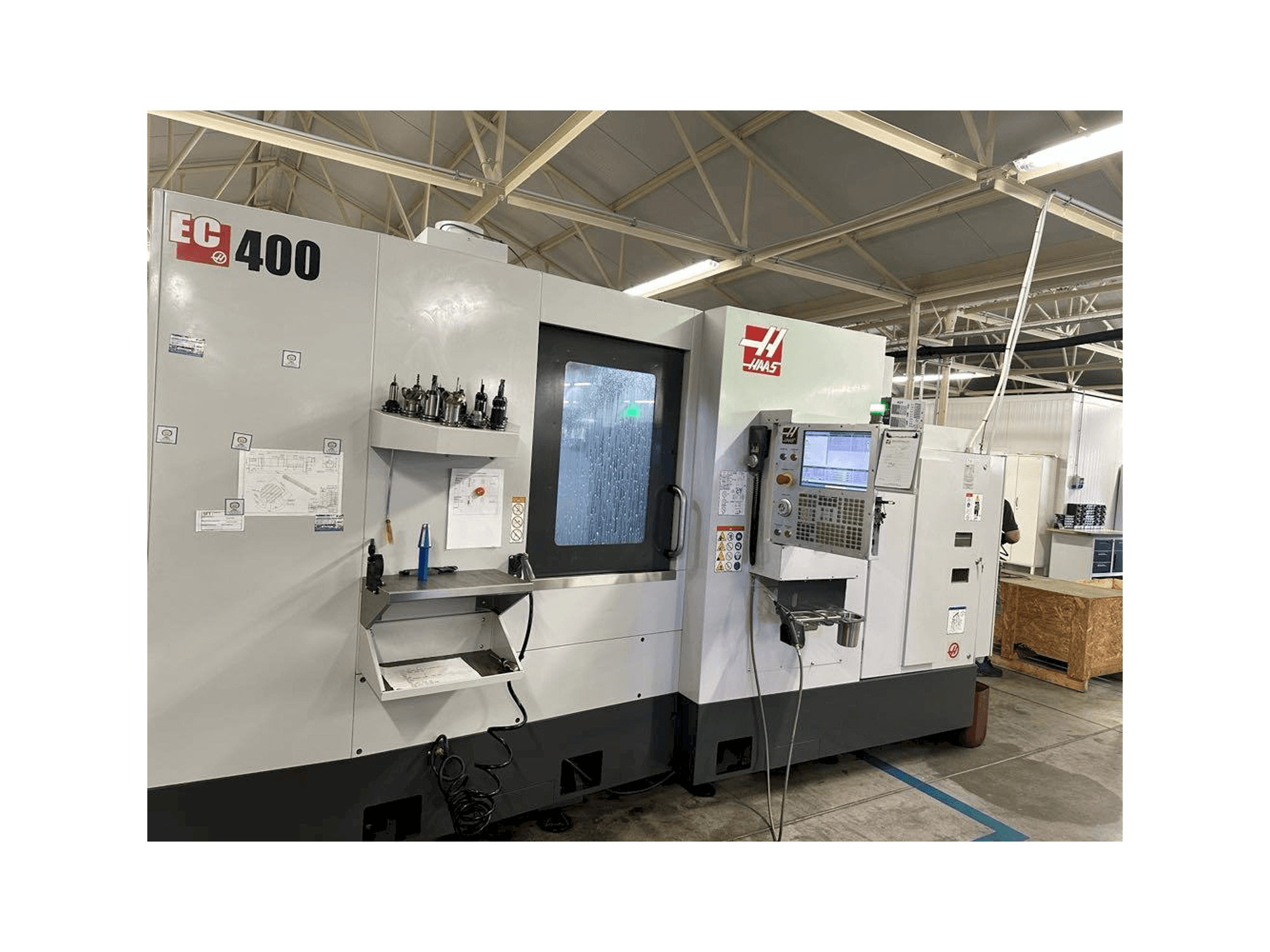 Makine HAAS EC-400 - Önden görünüm