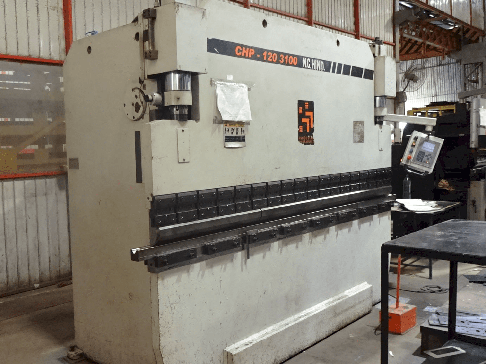 Makine Hindustan Hydraulics - Sol görünüm CHP 120