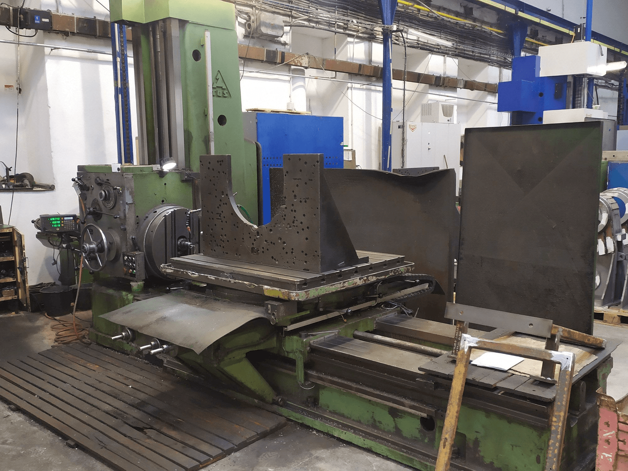 Makine TOS H 100 - Önden görünüm