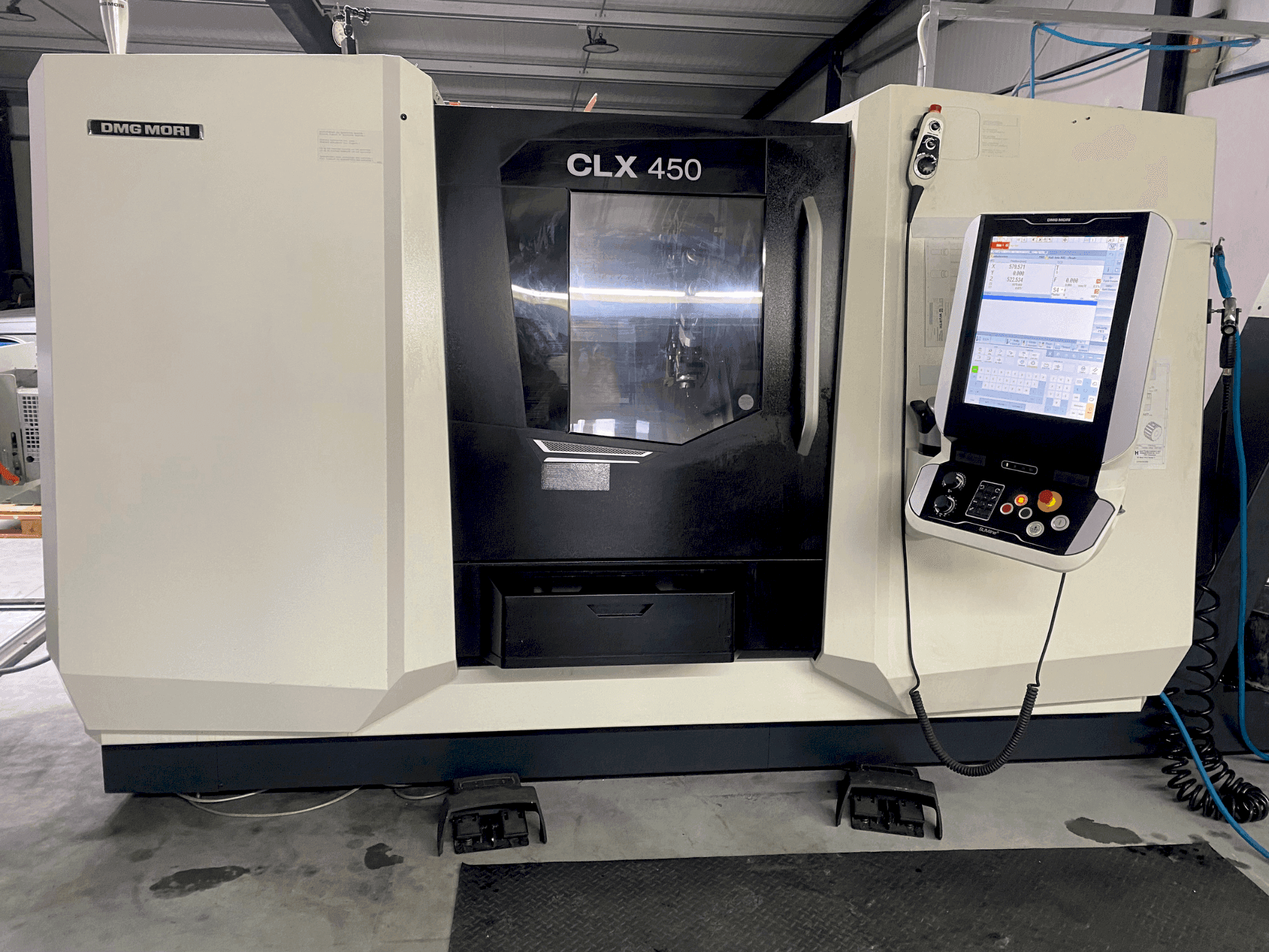 Makine DMG MORI CLX 450 V6 - Önden görünüm