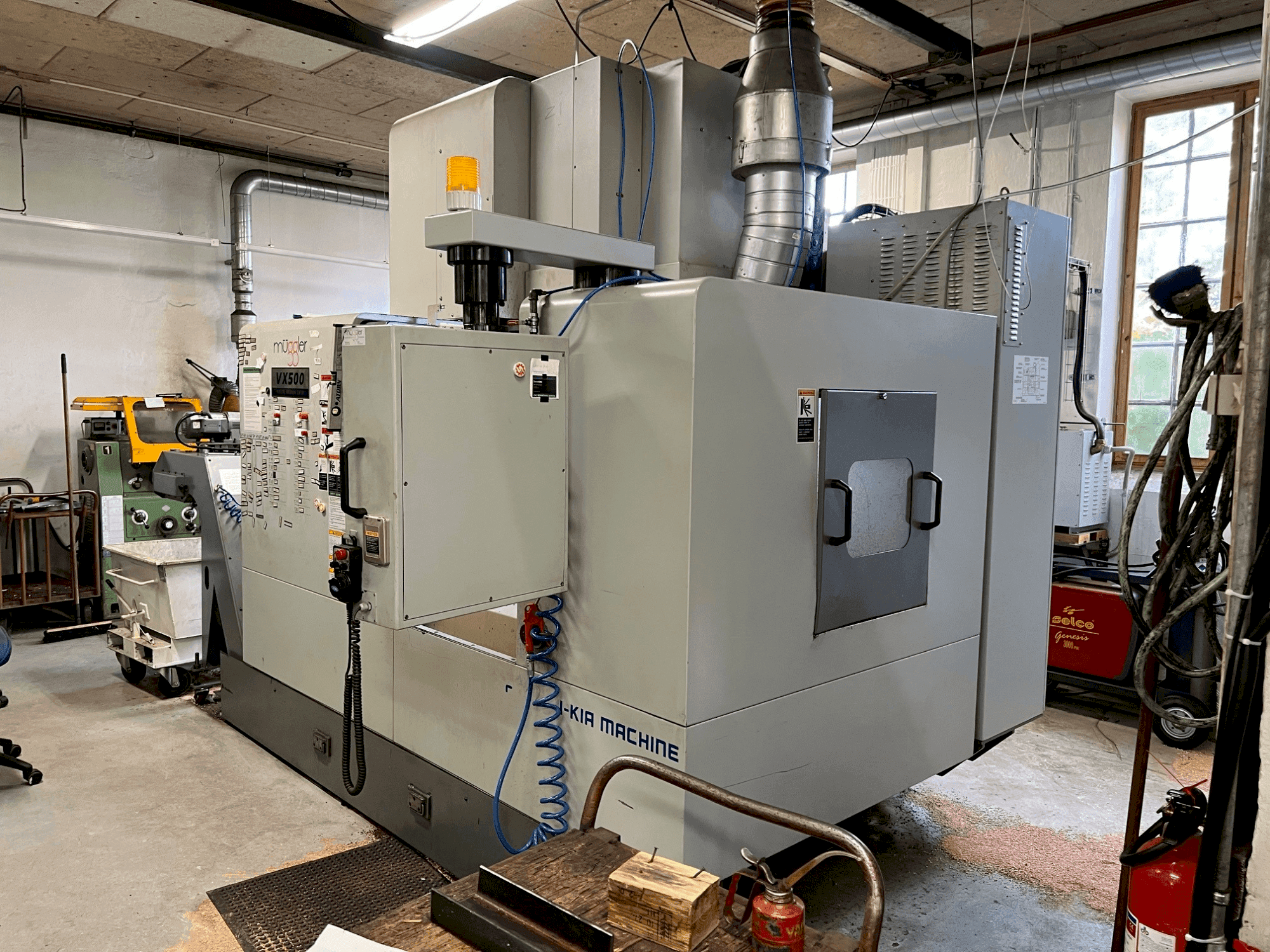 Makine HYUNDAI KIA VX500 - Önden görünüm