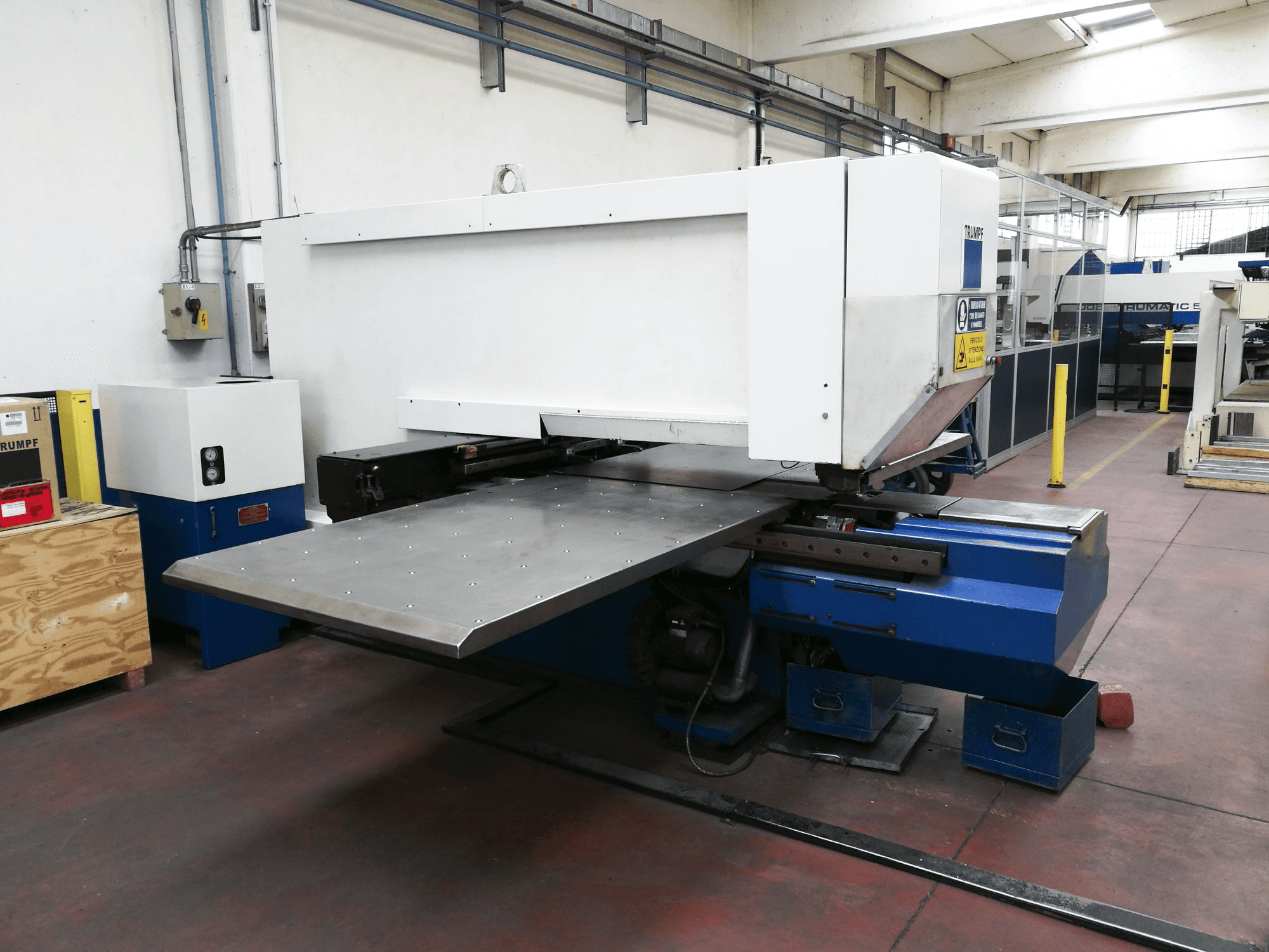 Makine Trumpf - Sol görünüm Trumatic 240
