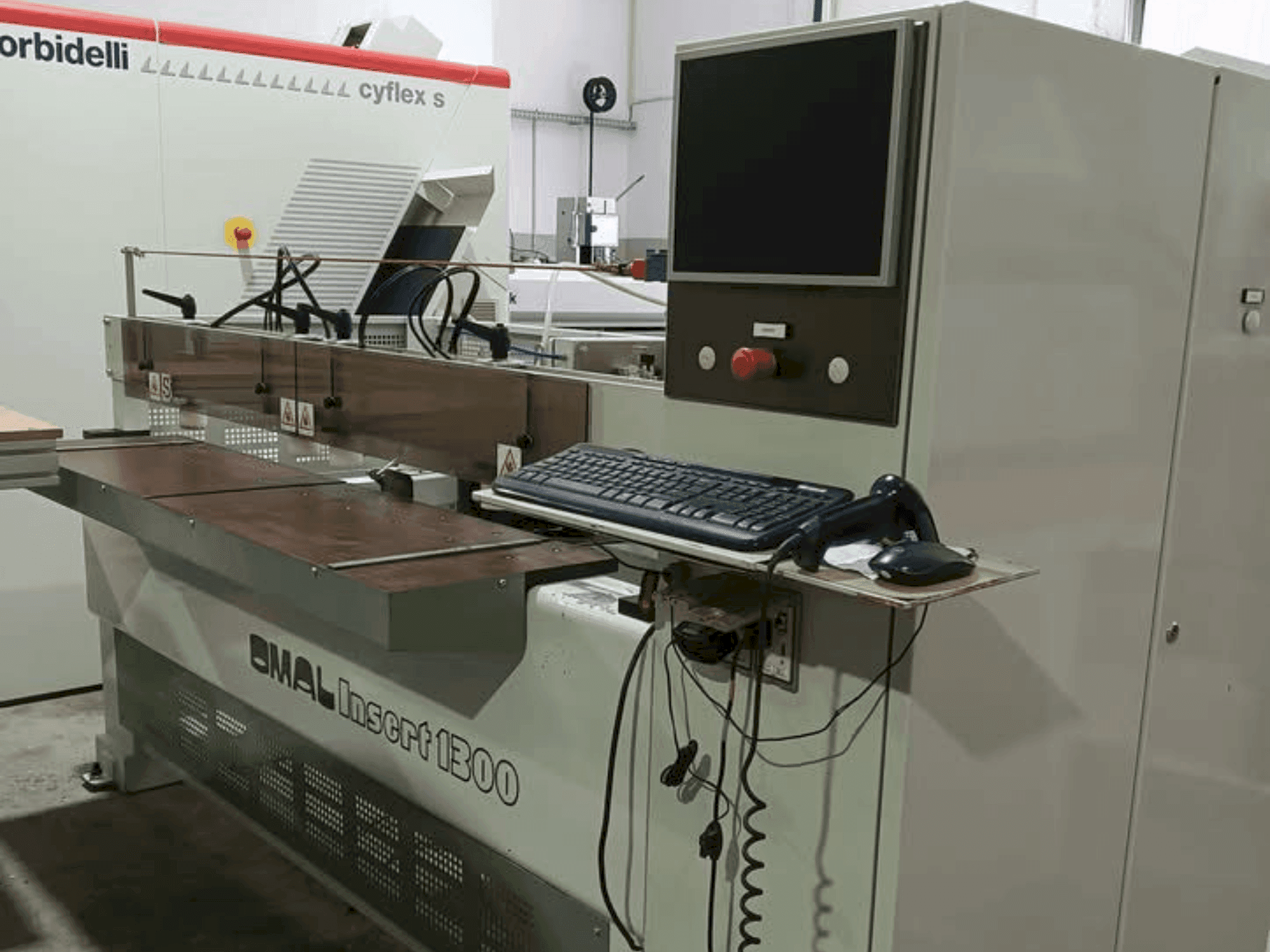 Makine OMAL Insert 1300 - Önden görünüm