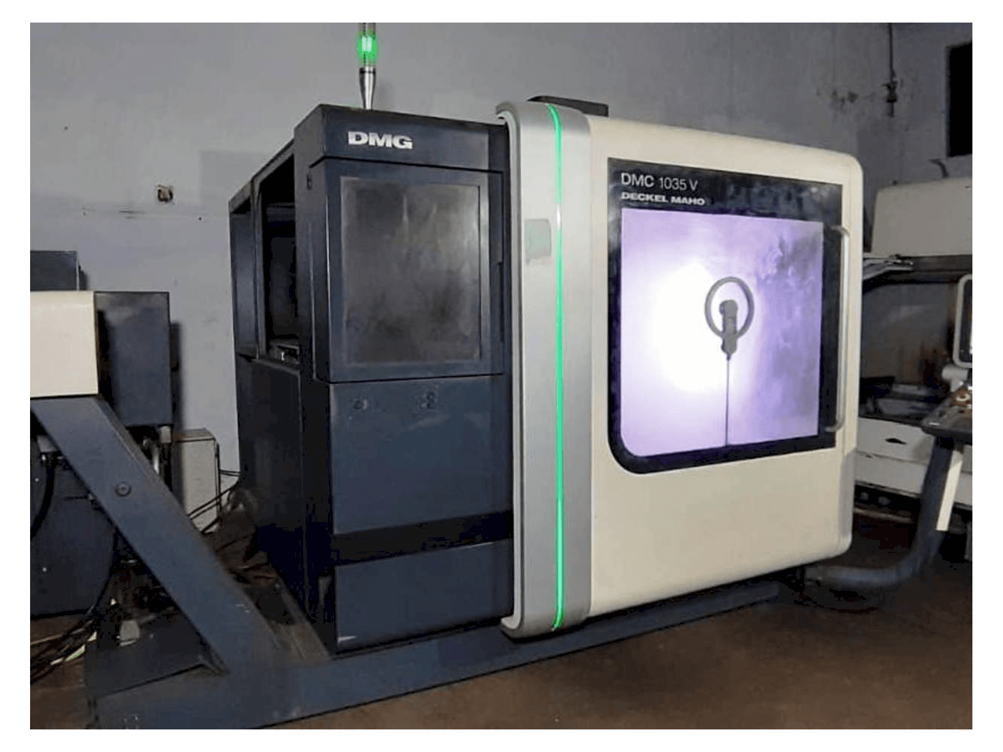 Makine DMG DMC 1035 V - Önden görünüm