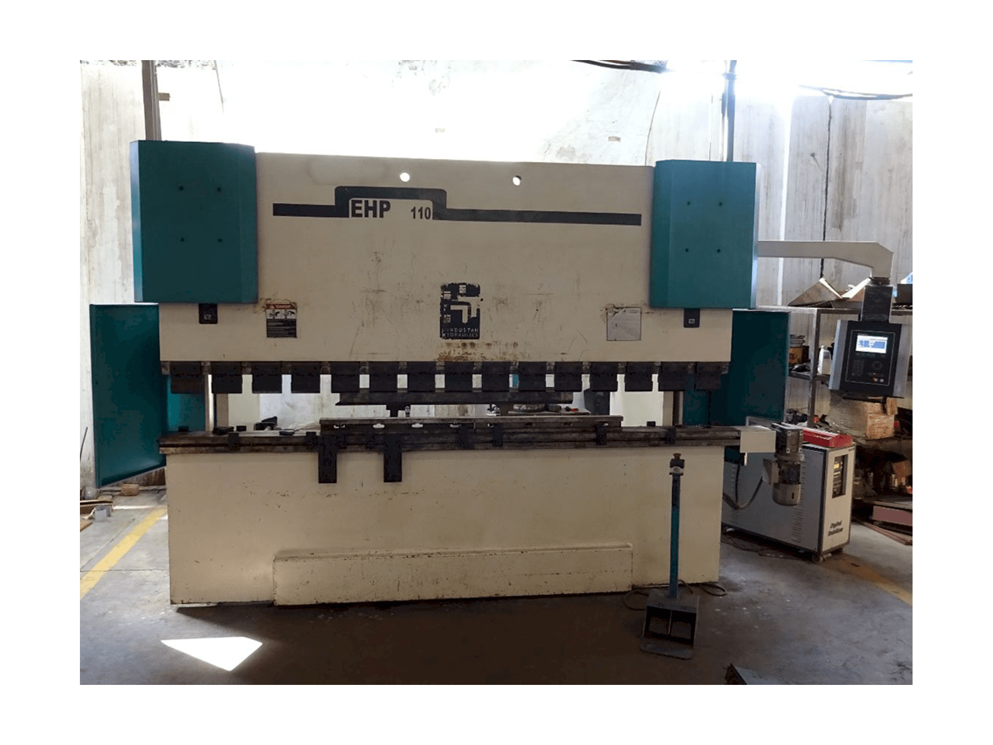 Makine Hindustan Hydraulics - Önden görünüm EHP 110