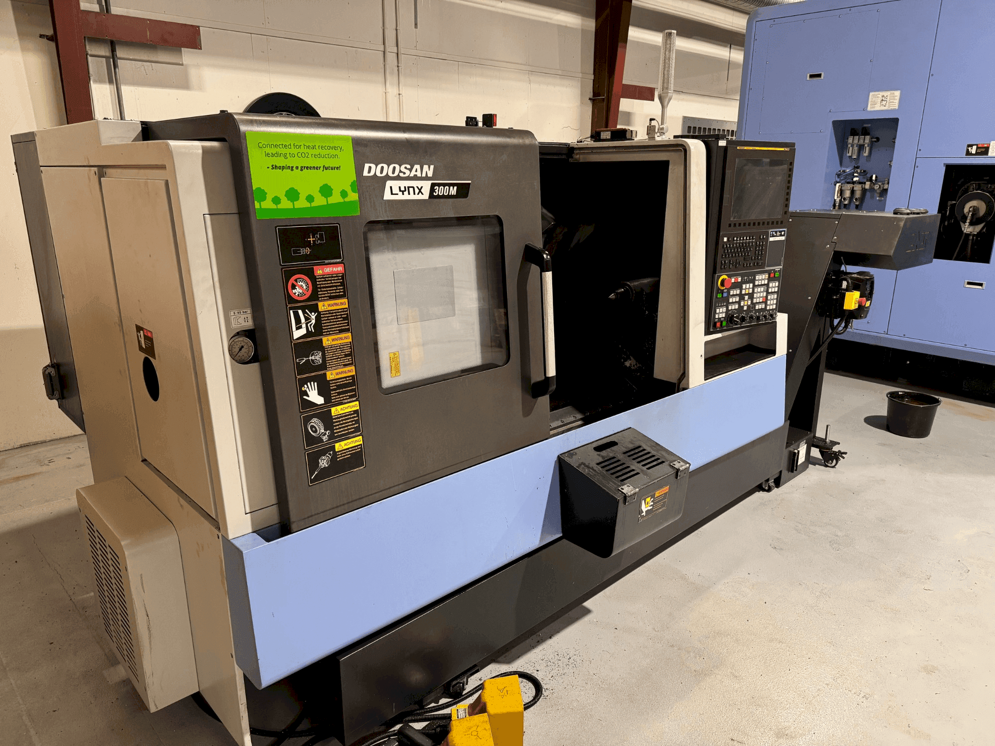 Makine DOOSAN LYNX 300M - Önden görünüm