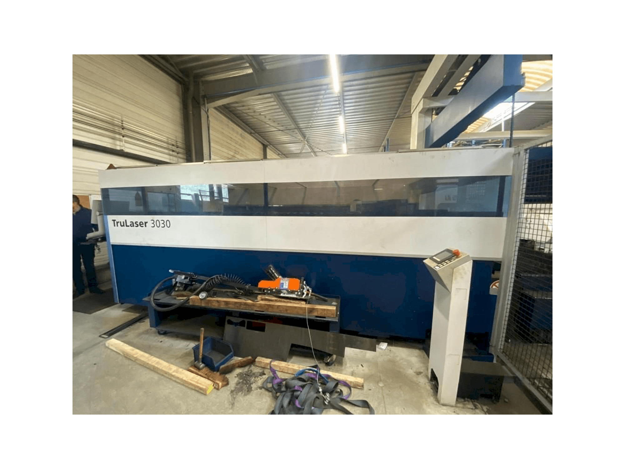 Makine Trumpf Trulaser 3030 L20 - Önden görünüm