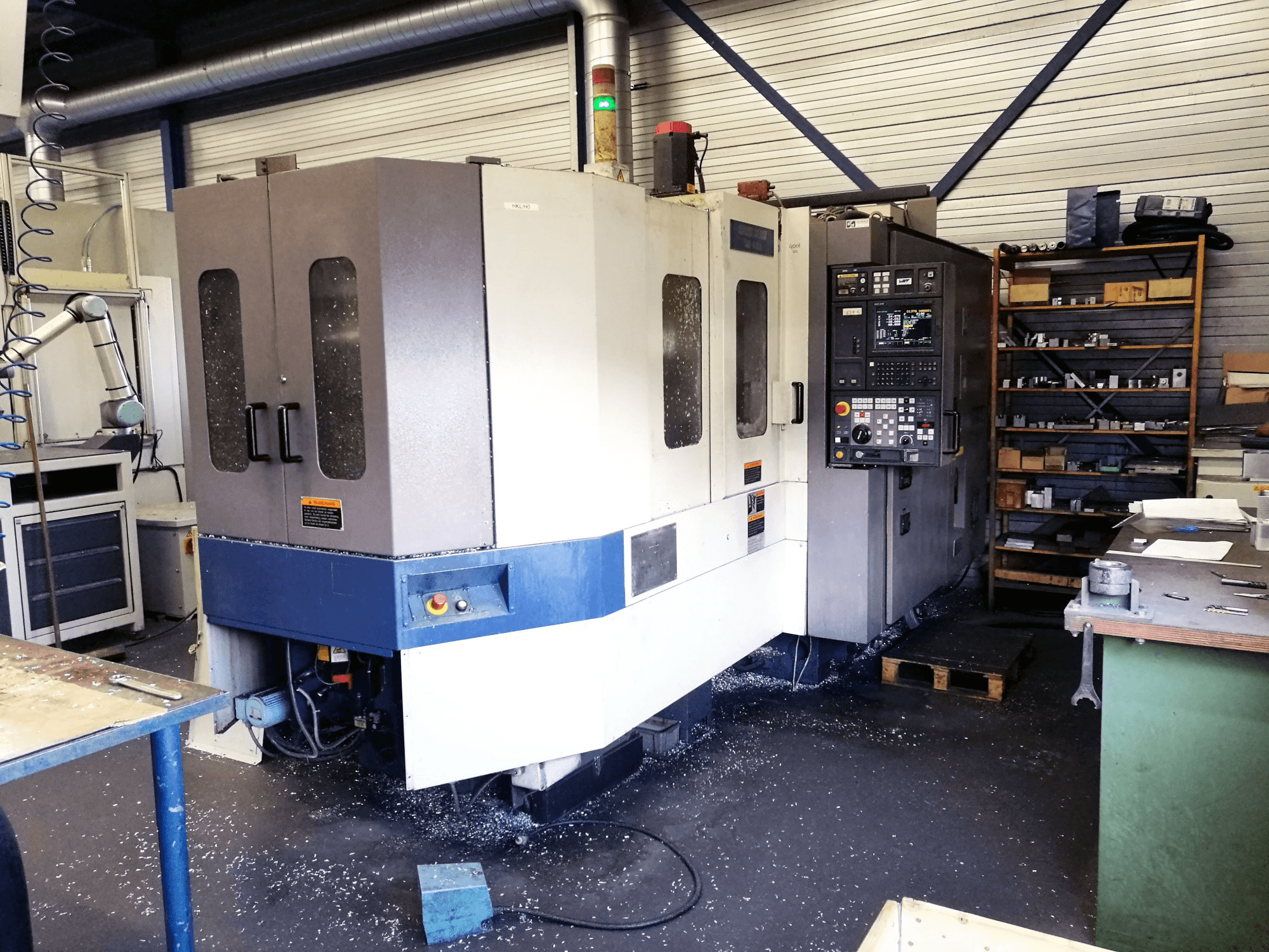 Makine MORI SEIKI - Sağdan görünüm SH-403