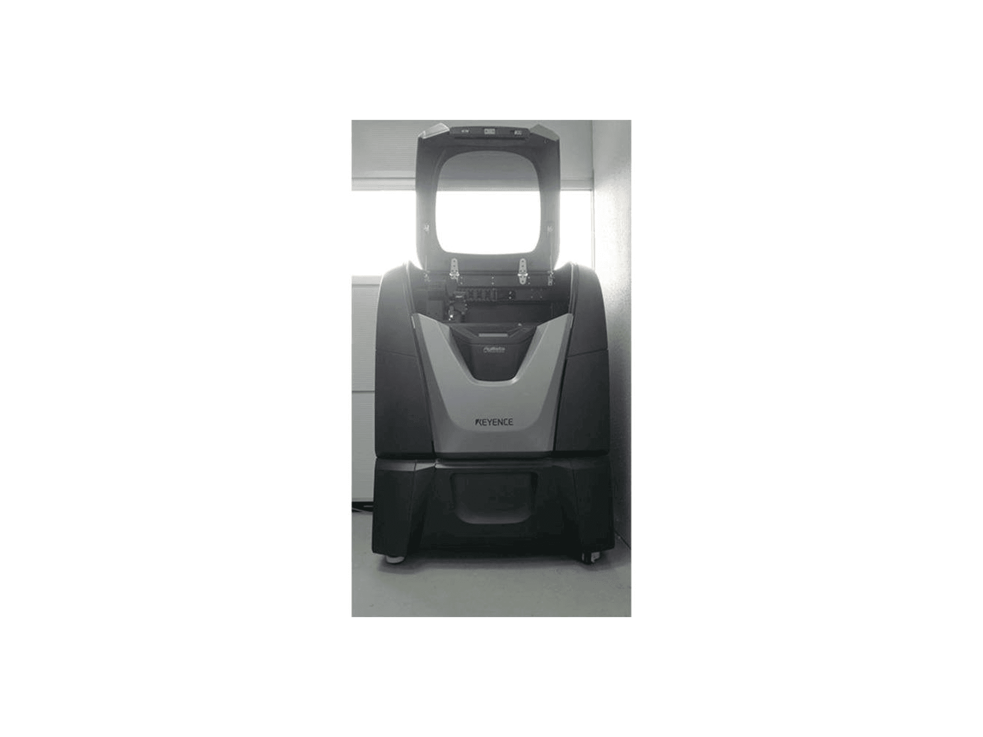 Makine KEYENCE Agilista-3200W - Önden görünüm