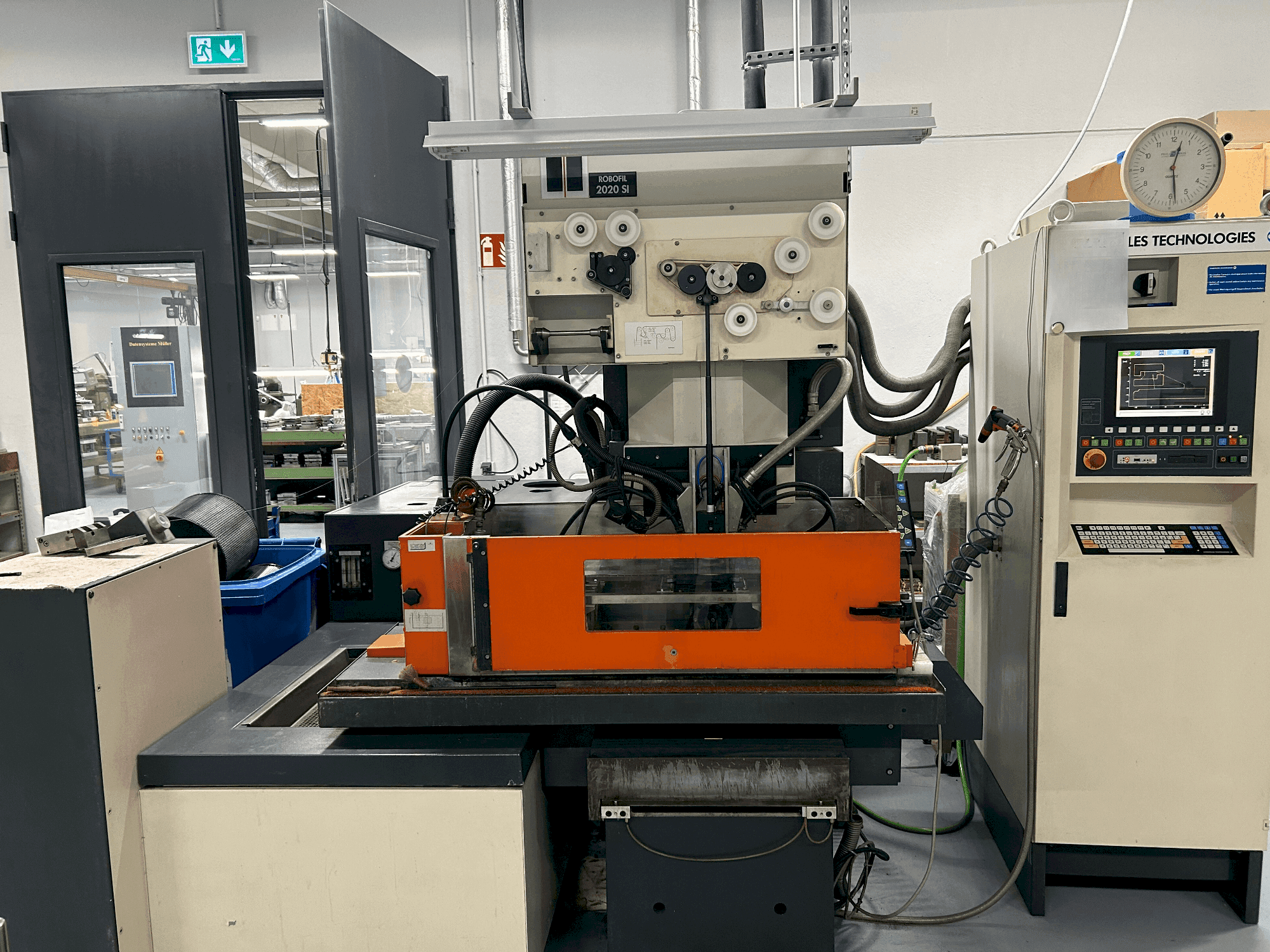 Makine CHARMILLES ROBOFIL 2020 SI - Önden görünüm