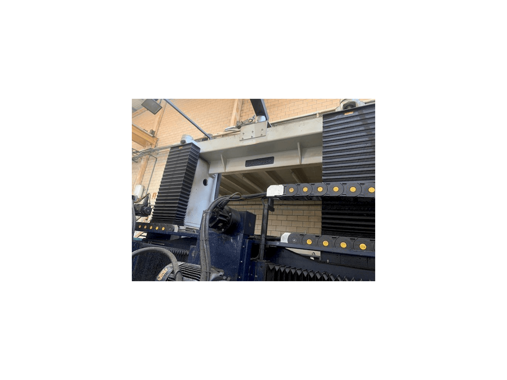 Makine Schneider DFS-4 - Önden görünüm