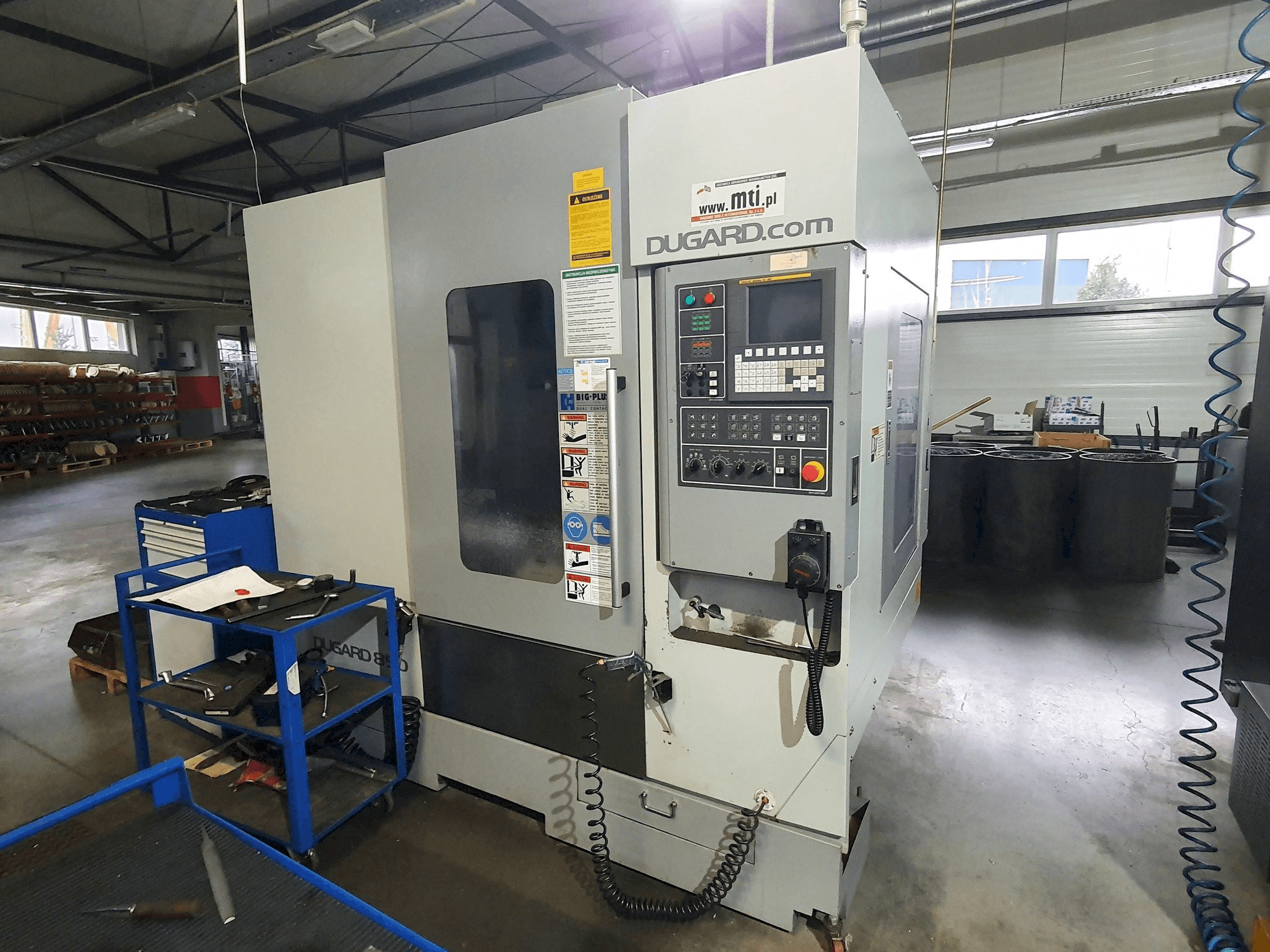 Makine Dugard 850 VMC - Önden görünüm