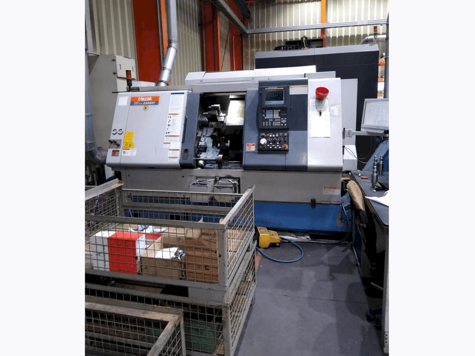 Makine Mazak SQT-250 MSY - Önden görünüm