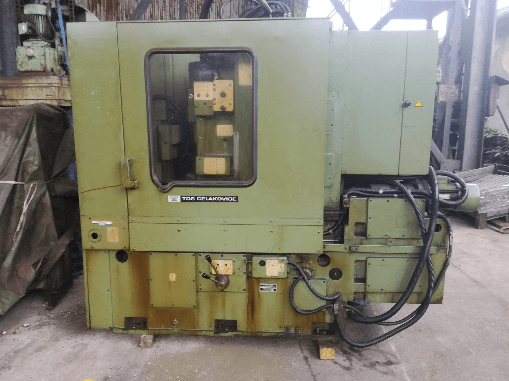 Makine TOS OHA 16B - Önden görünüm