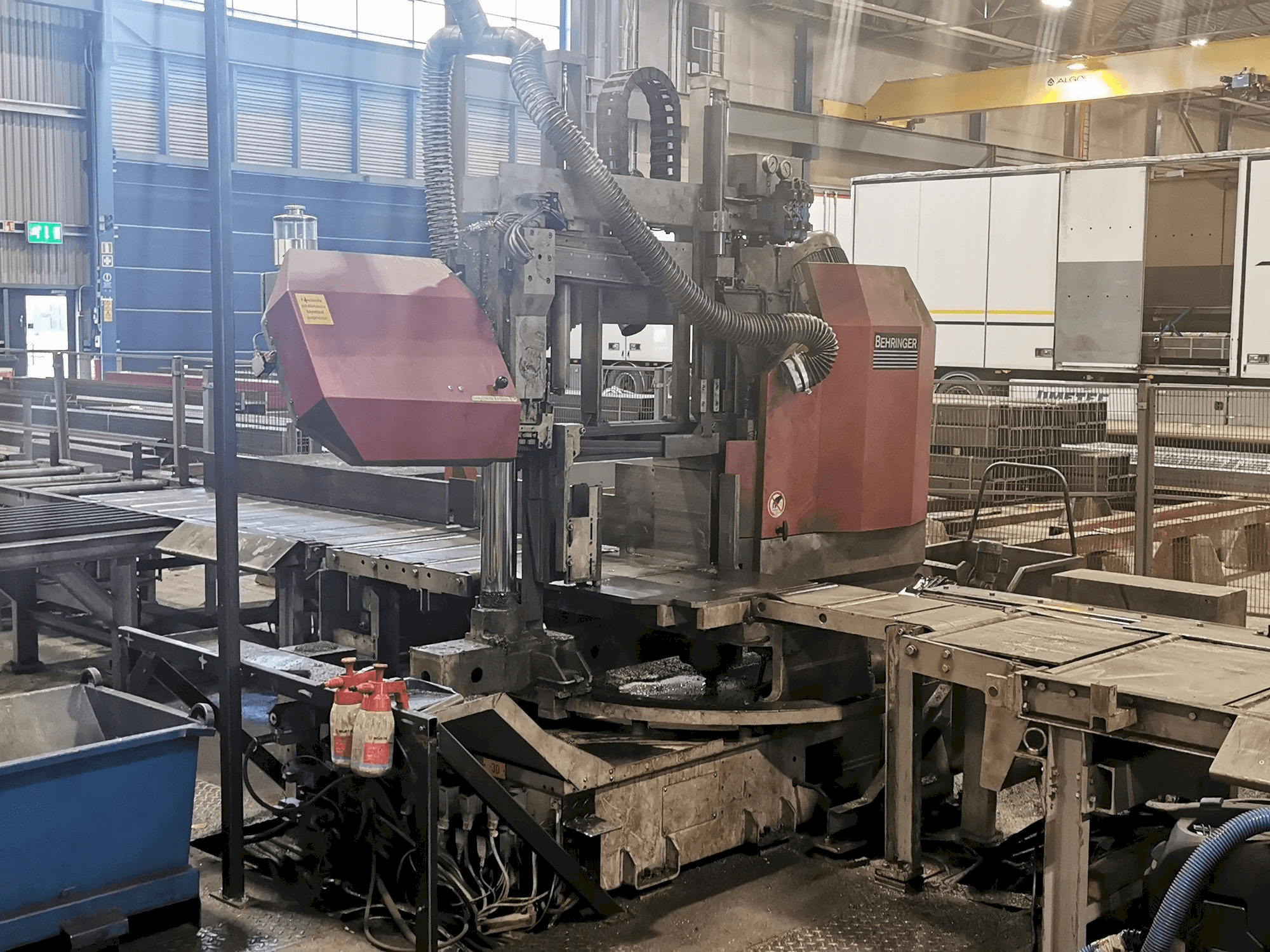 Makine Behringer HBP 410/723GA - Önden görünüm