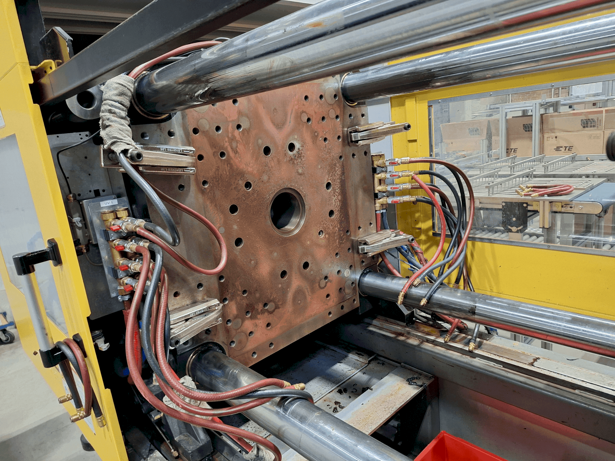 Makine FANUC Roboshot S220iA - Önden görünüm